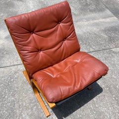 Ingmar Relling pour Westnofa (attr) - Chaise en cuir cintré Siesta