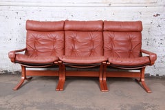 Ingmar Relling for Westnofa Bentwood Teak and Leather Siesta Sofa, circa 1960s