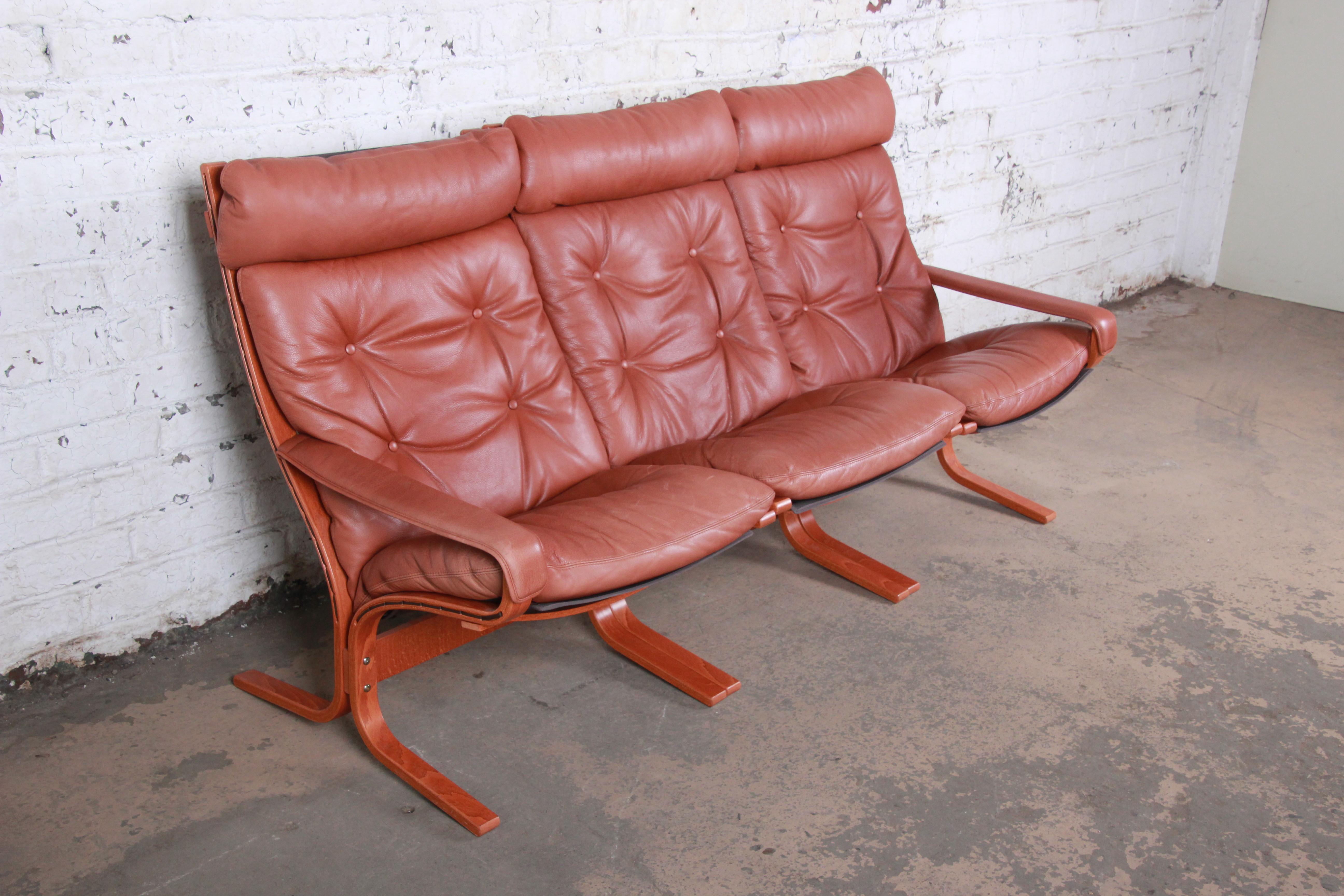 Mid-Century Modern Ingmar Relling for Westnofa Bentwood Teak and Leather Siesta Sofa, circa 1960s