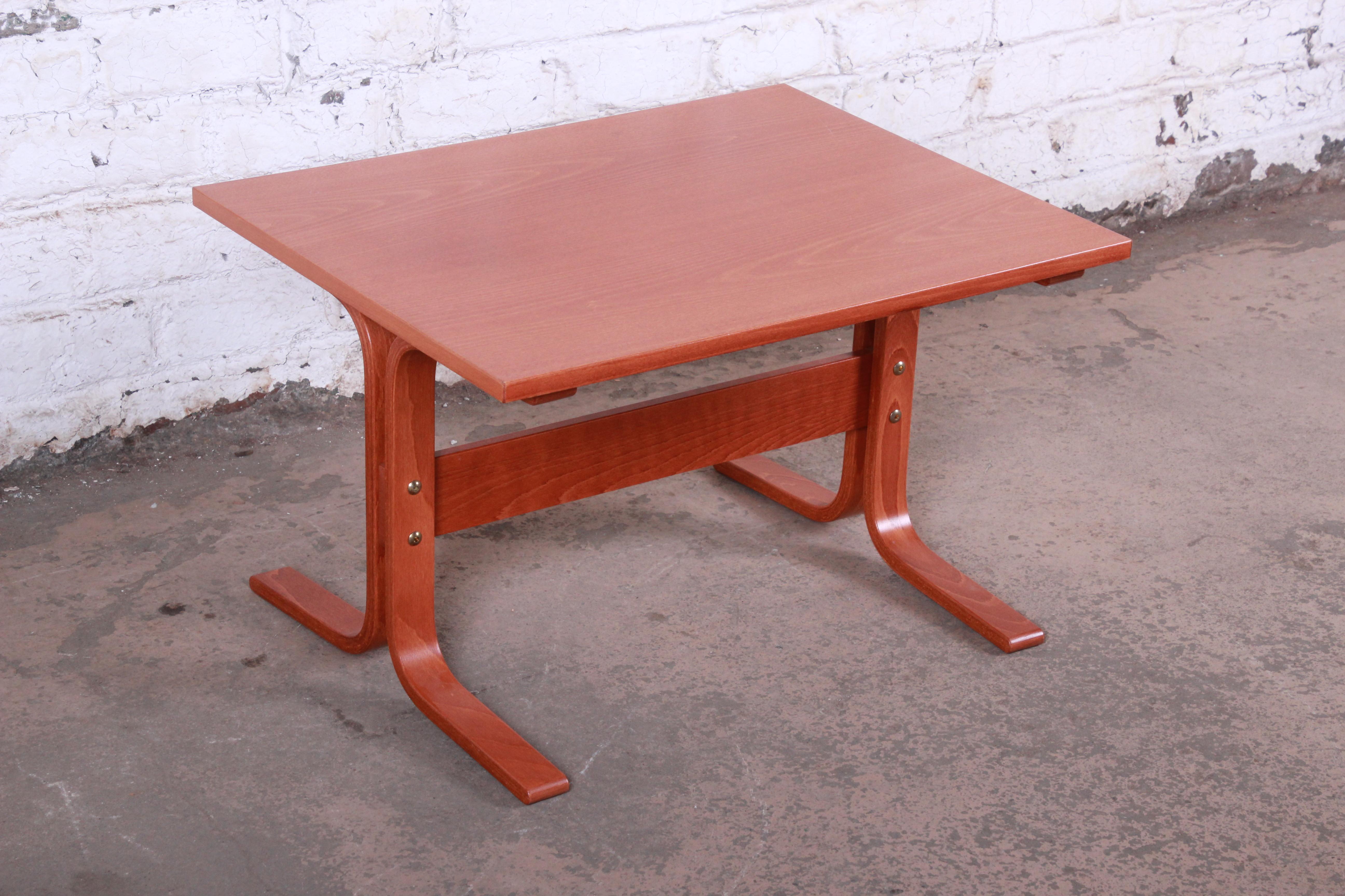 Ingmar Relling for Westnofa Bentwood Teak Siesta Occasional Side Table In Good Condition For Sale In South Bend, IN