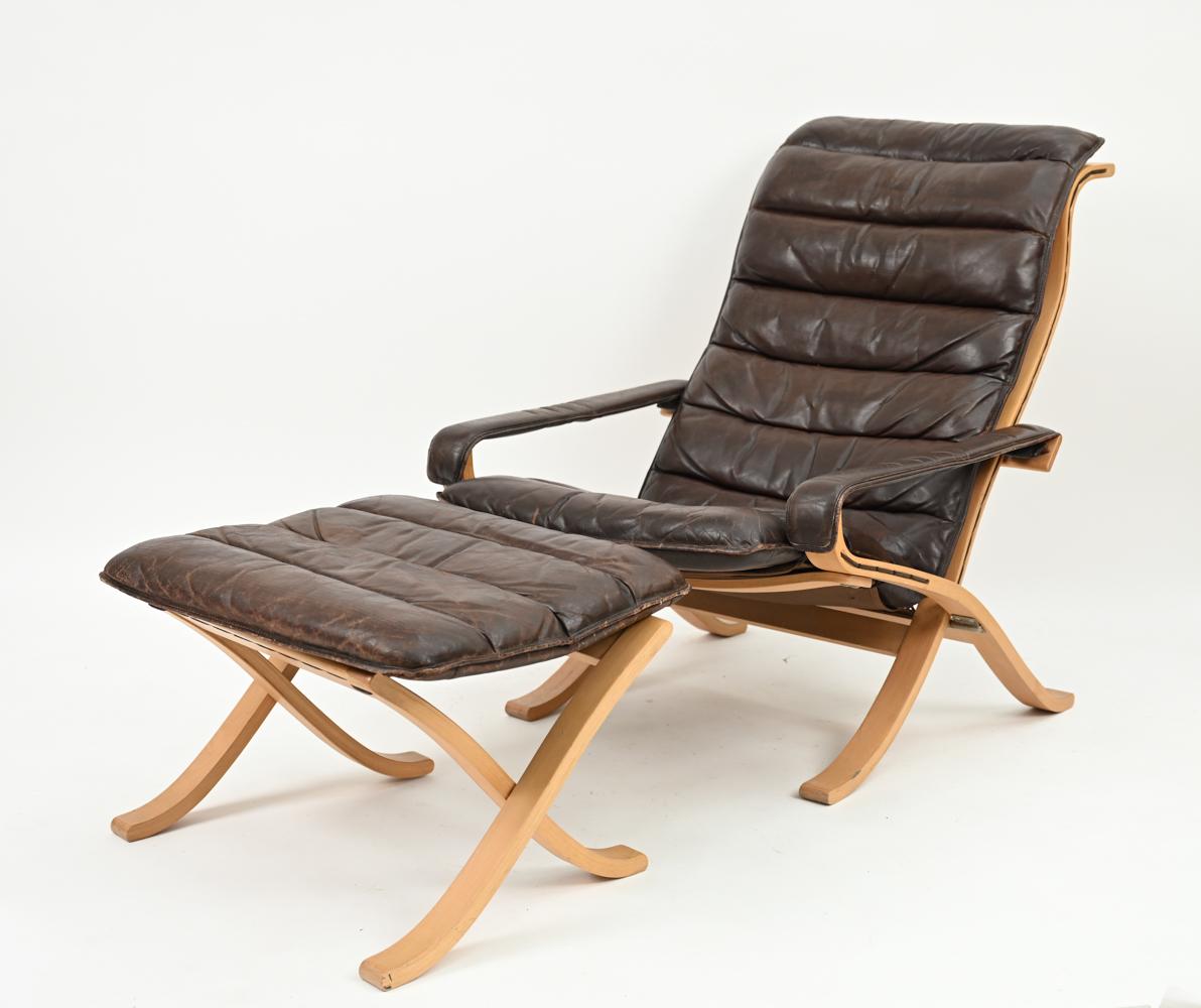 Mid-Century Modern Ingmar Relling pour Westnofa fauteuil de salon et repose-pieds en cuir «lex » en vente
