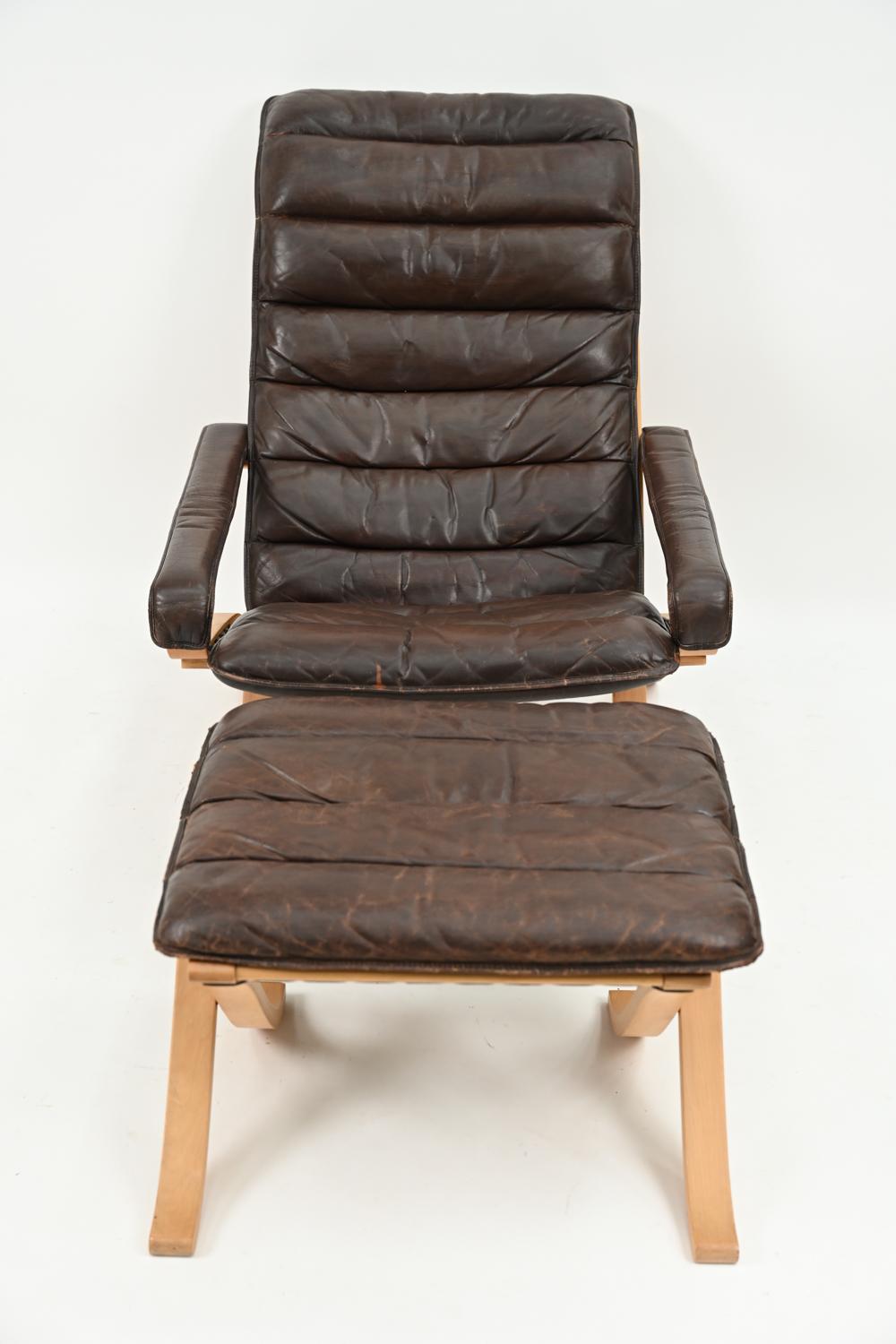 Ingmar Relling pour Westnofa fauteuil de salon et repose-pieds en cuir «lex » Bon état - En vente à Norwalk, CT