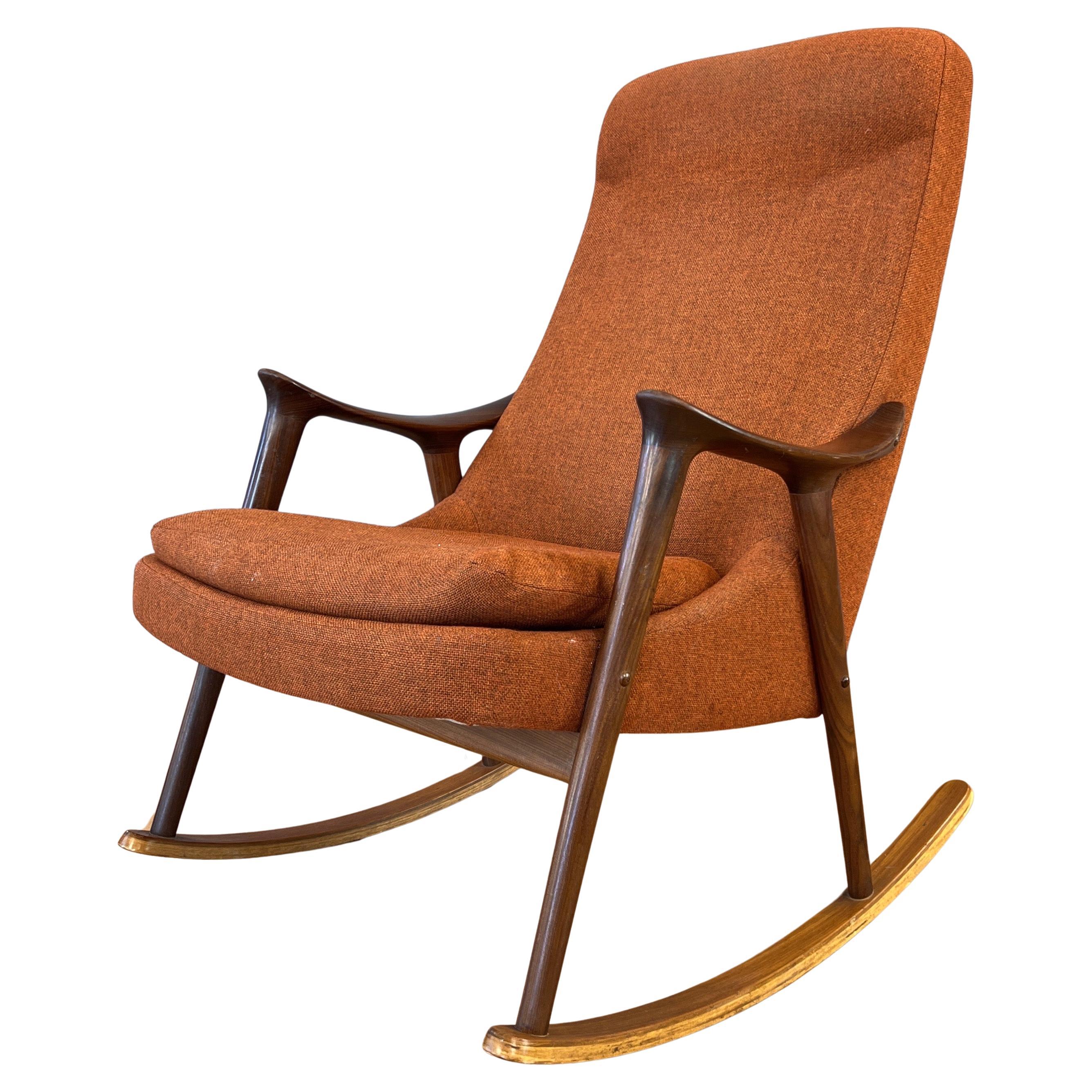 Ingmar Relling pour Westnofa, chaise à bascule sculpturale en teck, années 1960