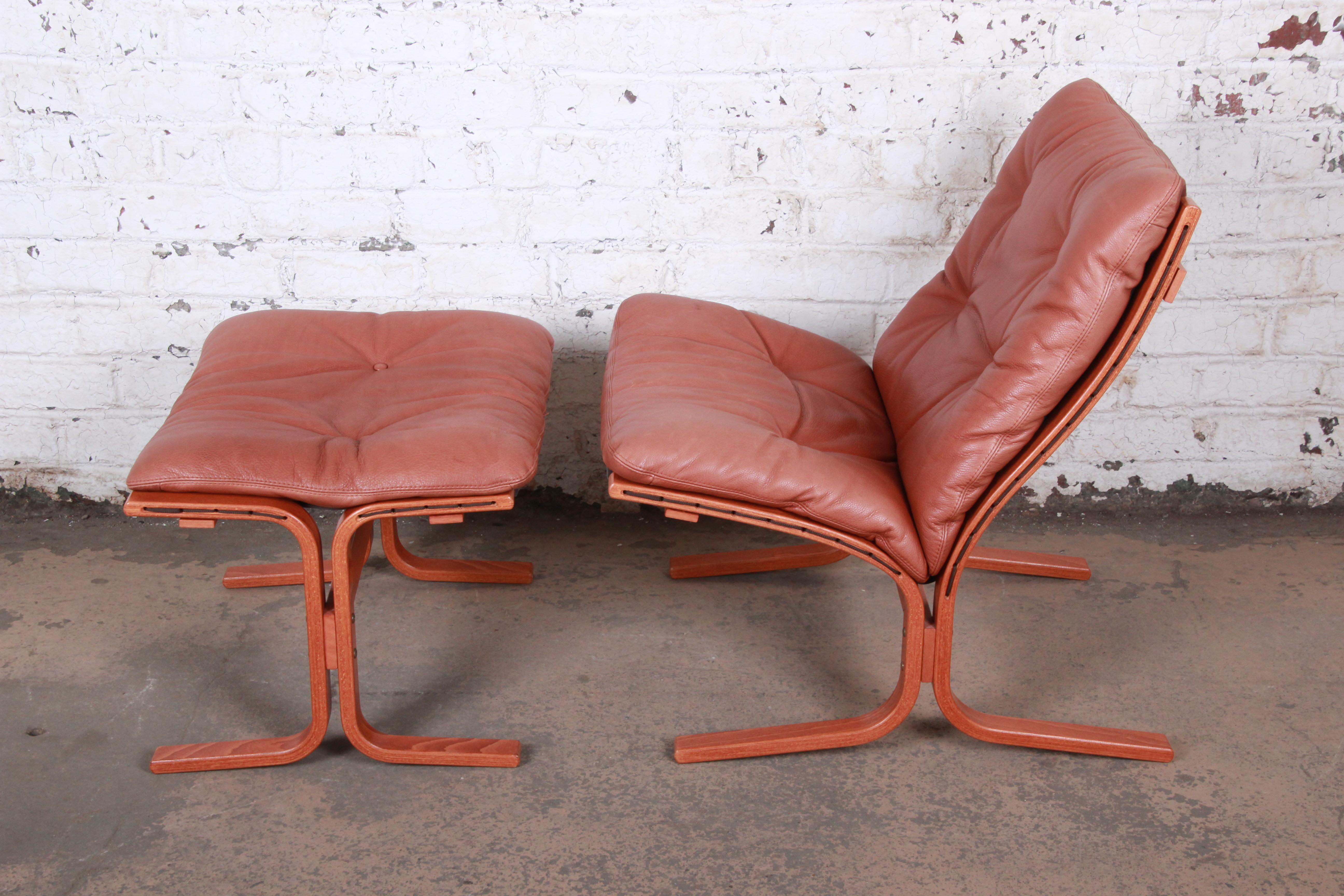Ingmar Relling for Westnofa Teak and Leather Siesta Lounge Chair and Ottoman In Good Condition In South Bend, IN