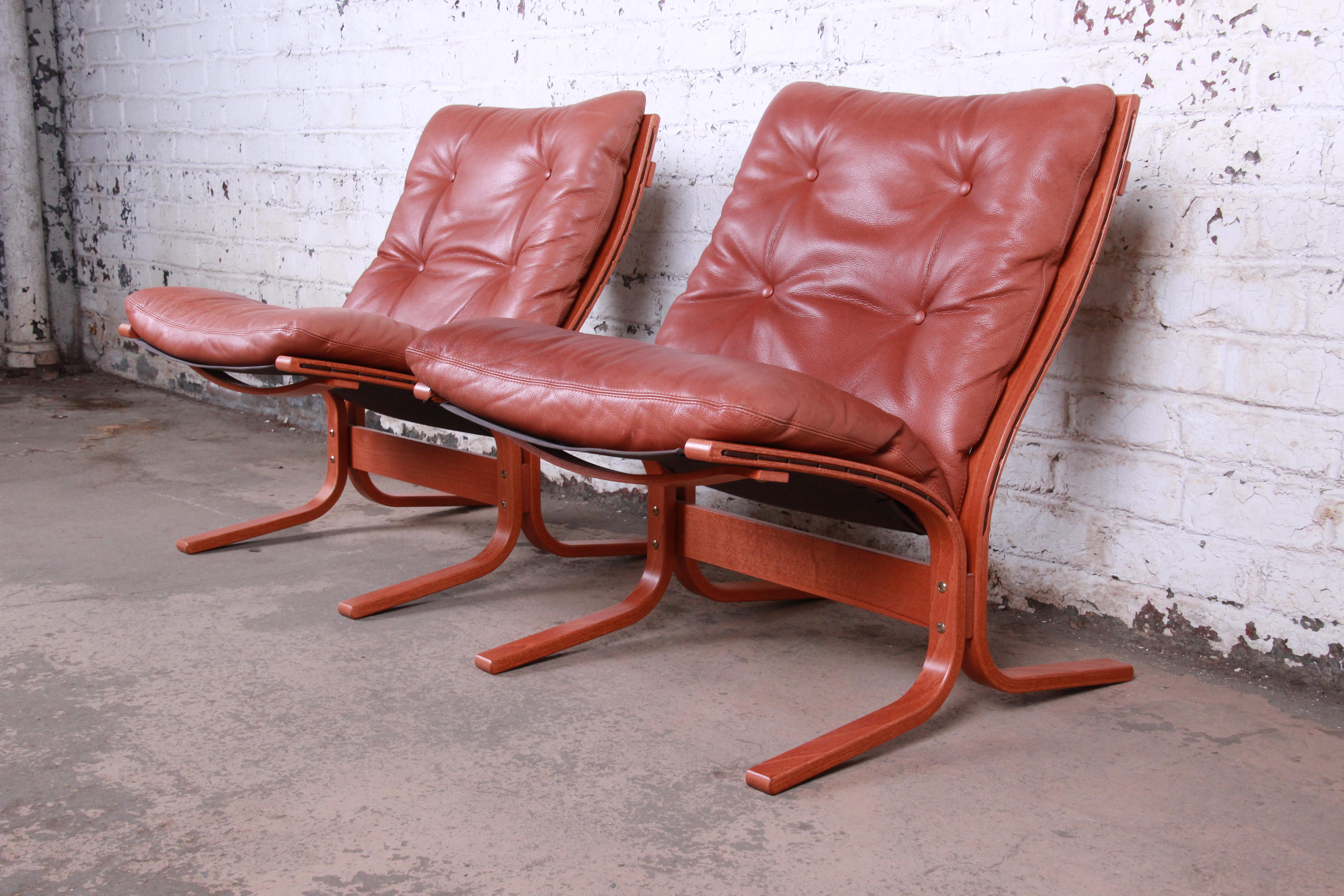 Ingmar Relling for Westnofa Teak and Leather Siesta Lounge Chairs and Ottoman In Good Condition In South Bend, IN