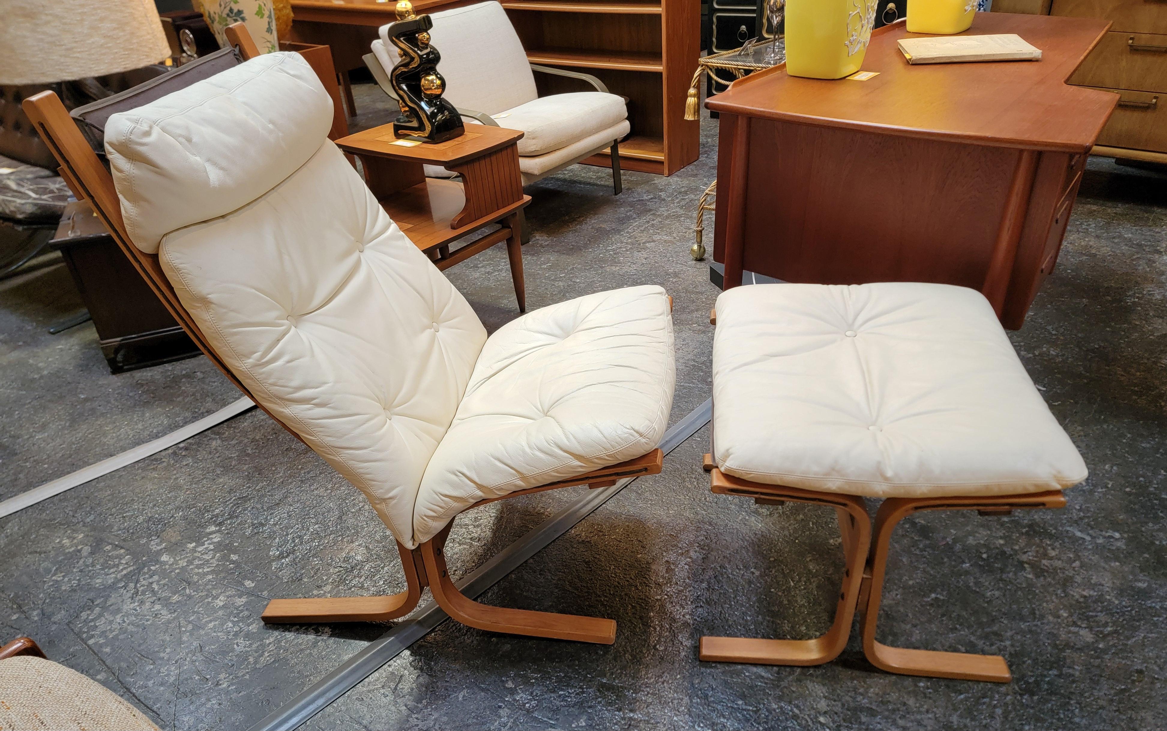 Leather lounge chair and ottoman designed by Ingmar Relling for Westnofa. Circa. 1970's. Original off-white leather upholstery in very good original condition. All canvas seat supports in excellent condition. Retains Westnofa label. Ottoman measures