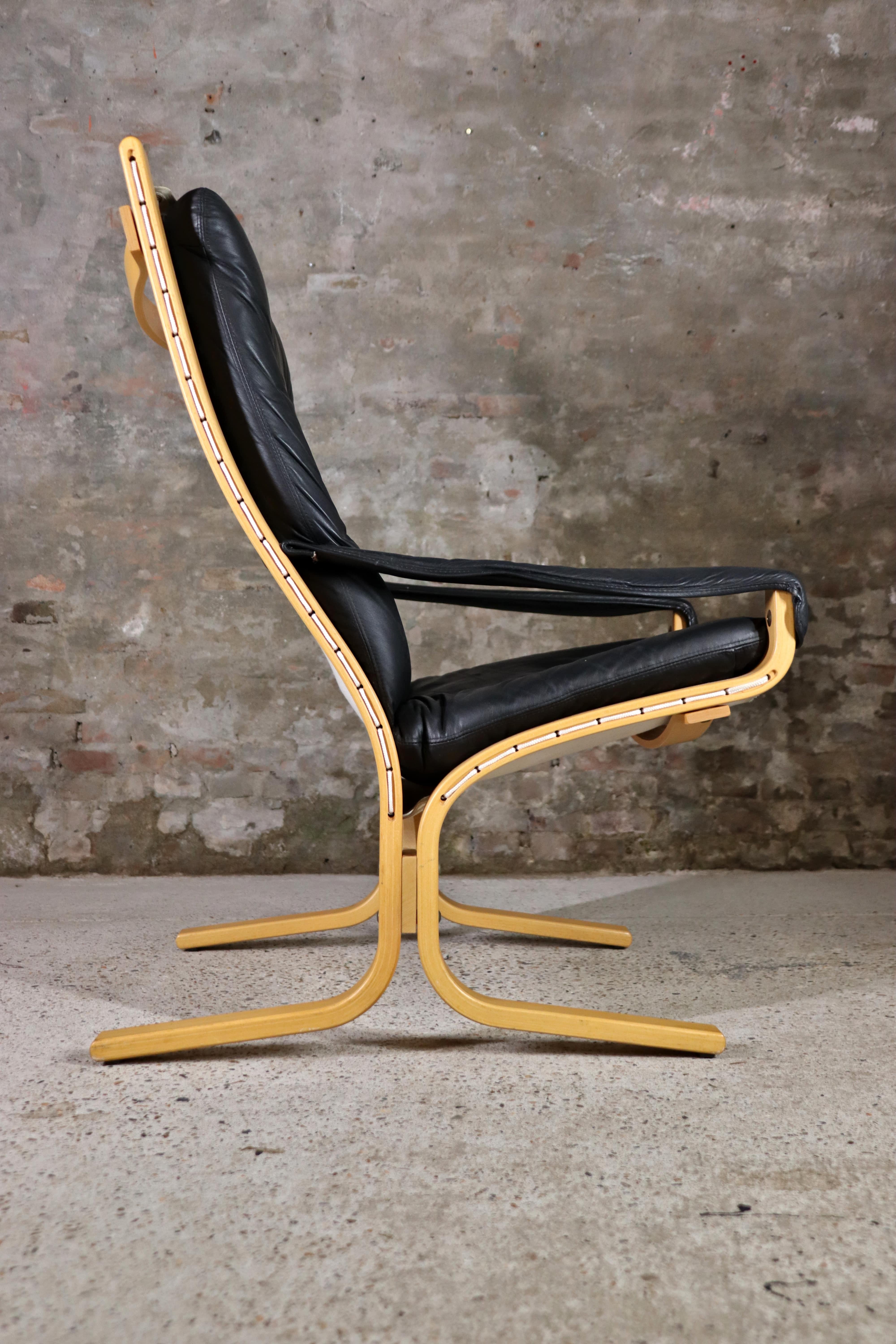 Fin du 20e siècle Ingmar Relling - Chaise longue et pouf - Cuir noir - Ekornes - 1980 en vente