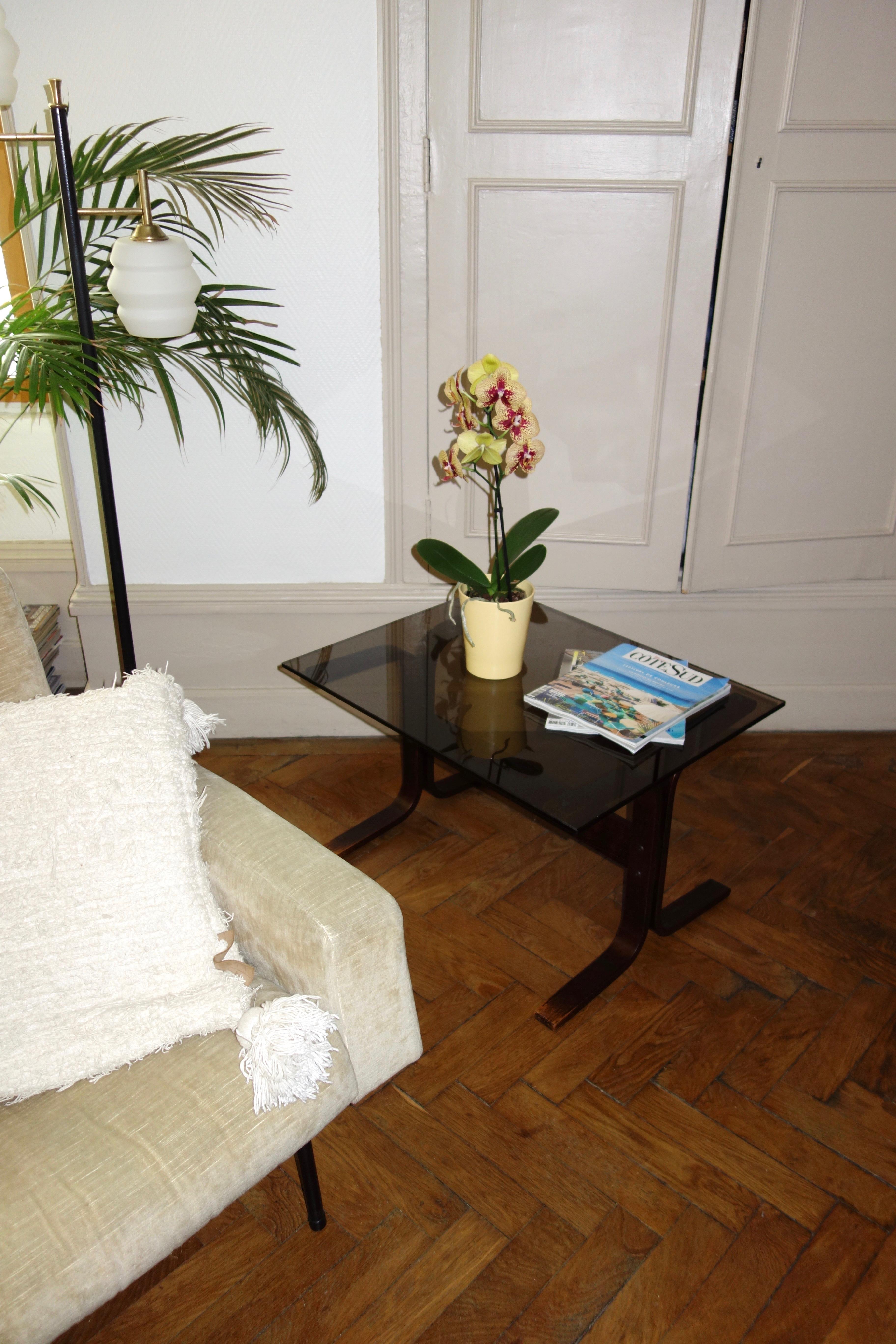 Siesta coffee table by Ingmar Relling for Westnofa from the 1960s. Designed and made in Norway. Structure in beech stained and rectangular bevelled glass tray. Beautiful state of conservation, bright glass without scratches. Patinated wood with some