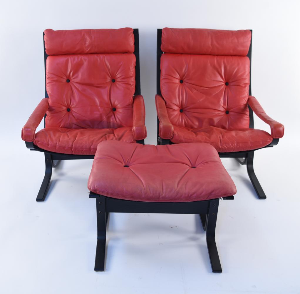 This set of model Siesta lounge chairs and ottoman were designed by Ingmar Relling and produced by Westnofa. These attractive pieces have been upholstered in striking red leather which juxtaposes well against the black stained wood frames. This set
