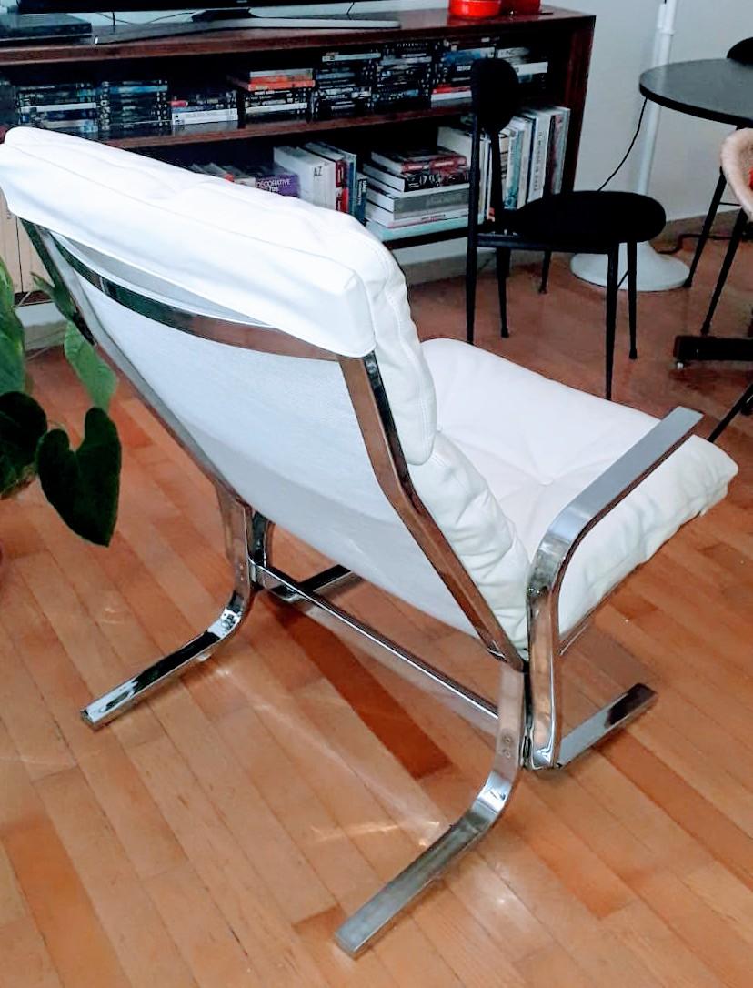 Suédois Ingmar Relling Siesta fauteuil en cuir blanc et fer moderne mi-siècle moderne Suède en vente