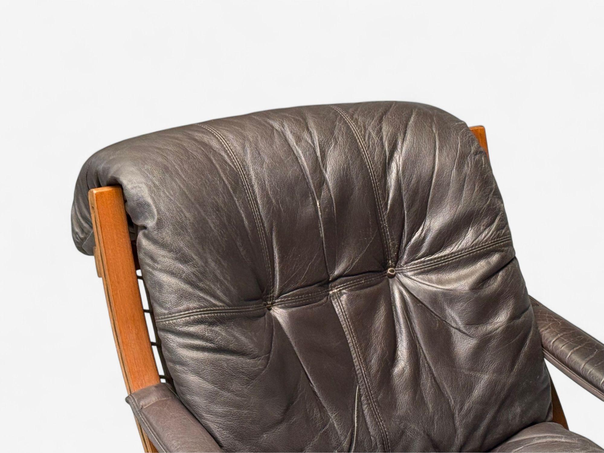 Ingmar Relling, Westnofa, cuir Brown, bentwood, chaise longue, Norvège, années 1960 Bon état - En vente à Manhasset, NY