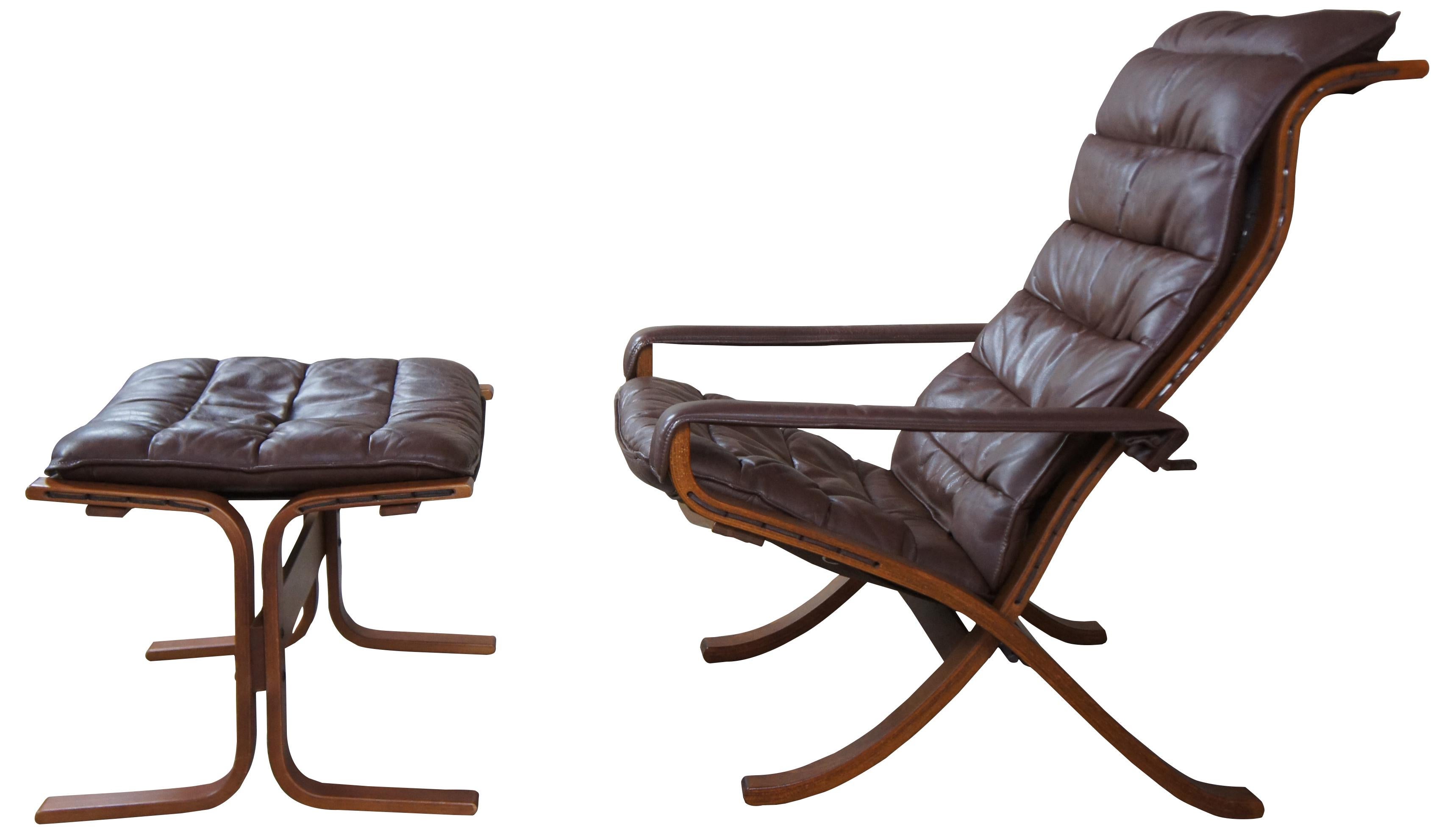 Scandinavian Mid-Century Modern flex (folding) lounge chair and ottoman designed by Ingmar Relling and produced in Norway by Westnofa Furniture. Made from teak. Siesta.

Measures: Chair 30