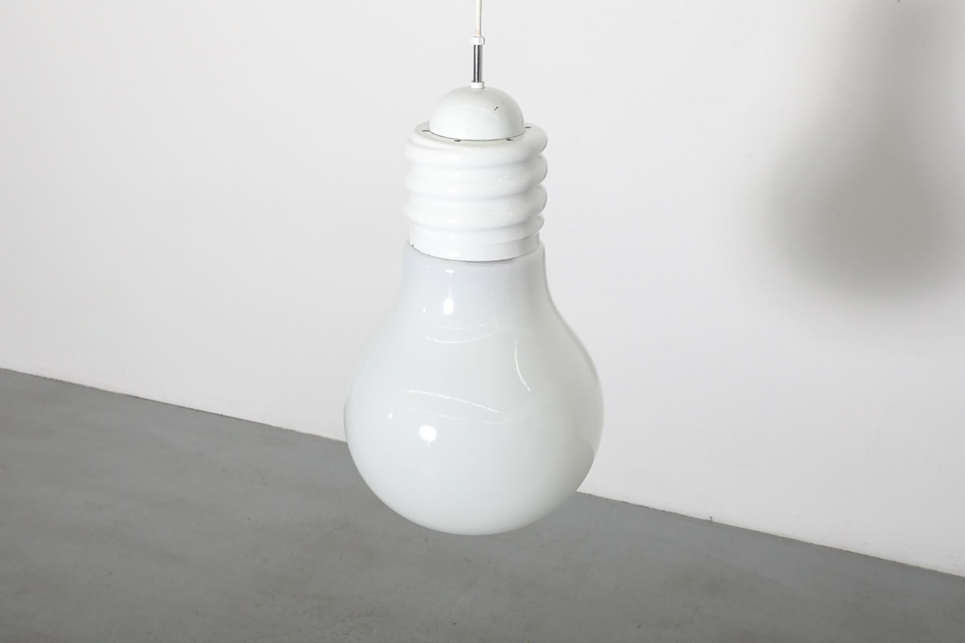 Mid-Century Modern Suspension de plafonnier à ampoule inspirée d'Ingo Maurer, 1970