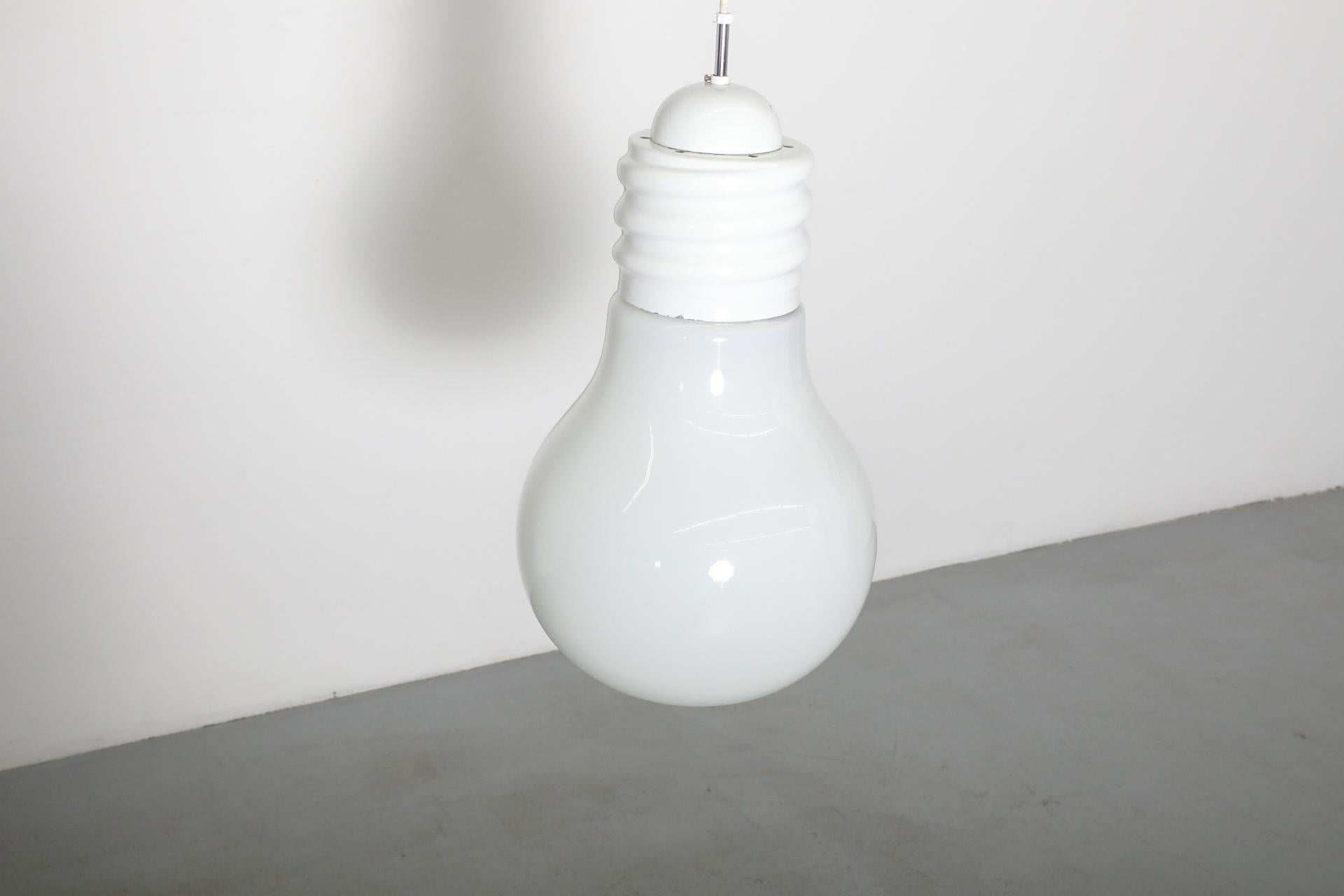Émaillé Suspension de plafonnier à ampoule inspirée d'Ingo Maurer, 1970
