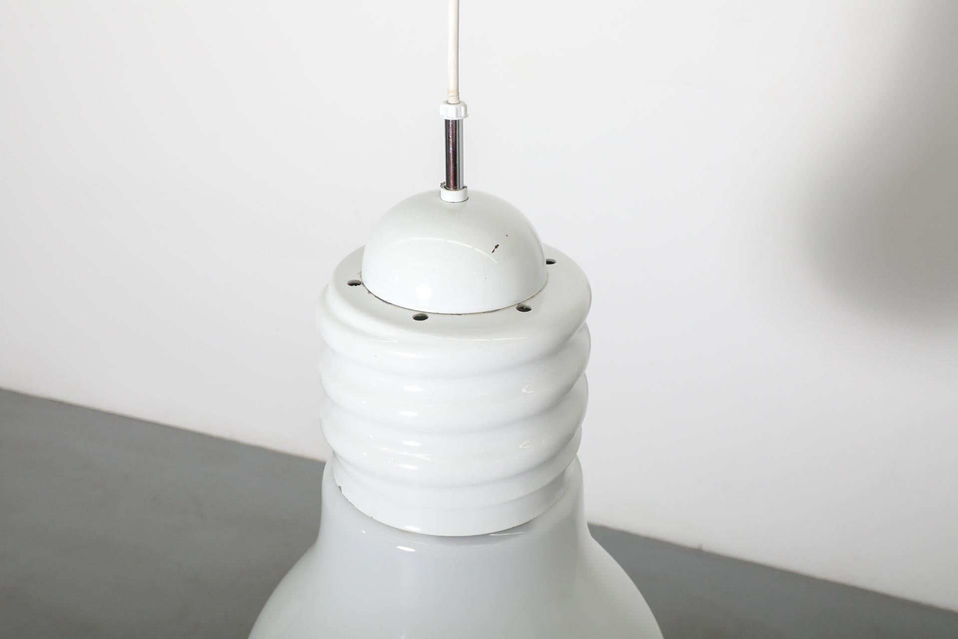 Suspension de plafonnier à ampoule inspirée d'Ingo Maurer, 1970 Bon état à Los Angeles, CA