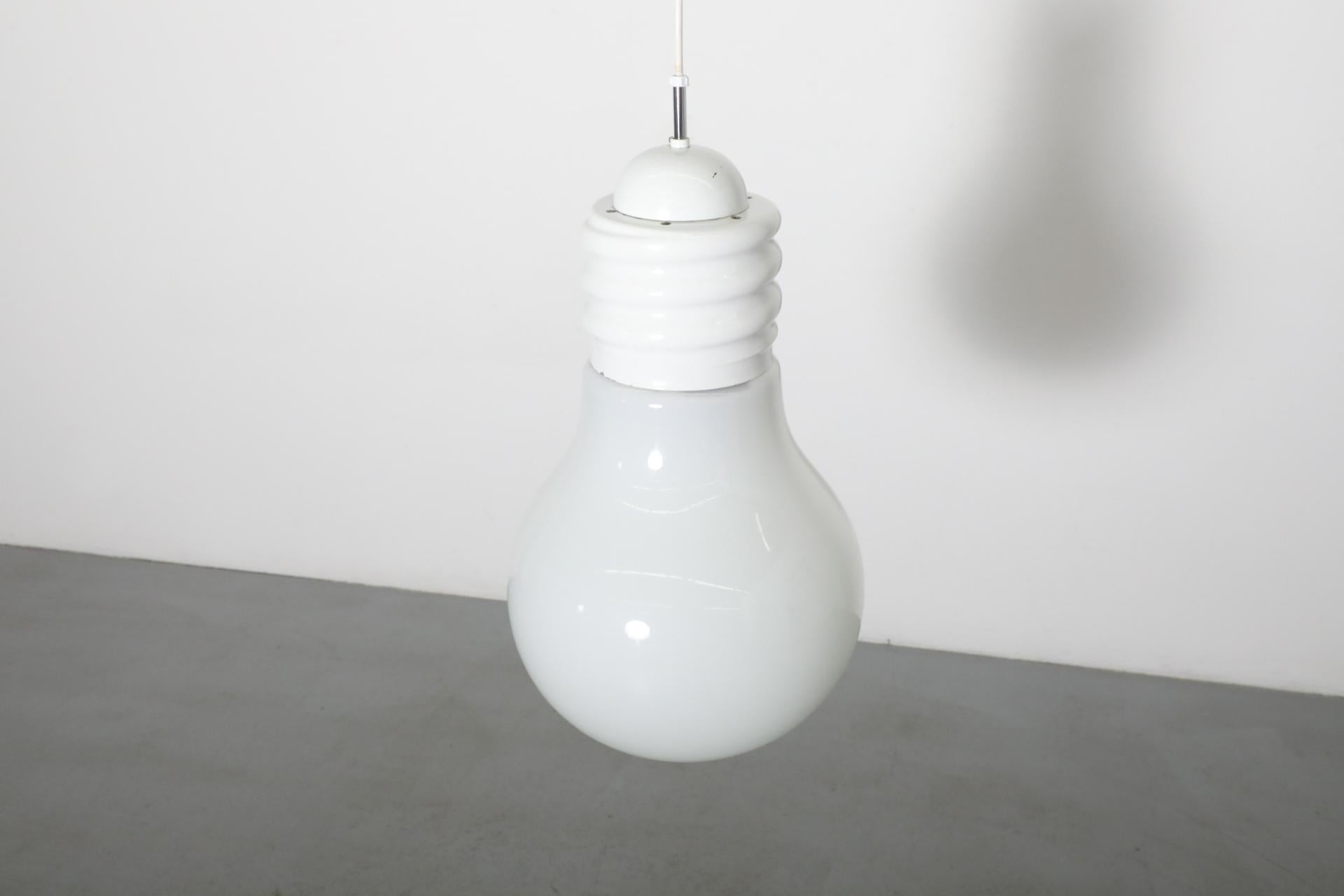 Suspension de plafonnier à ampoule inspirée d'Ingo Maurer, 1970 1
