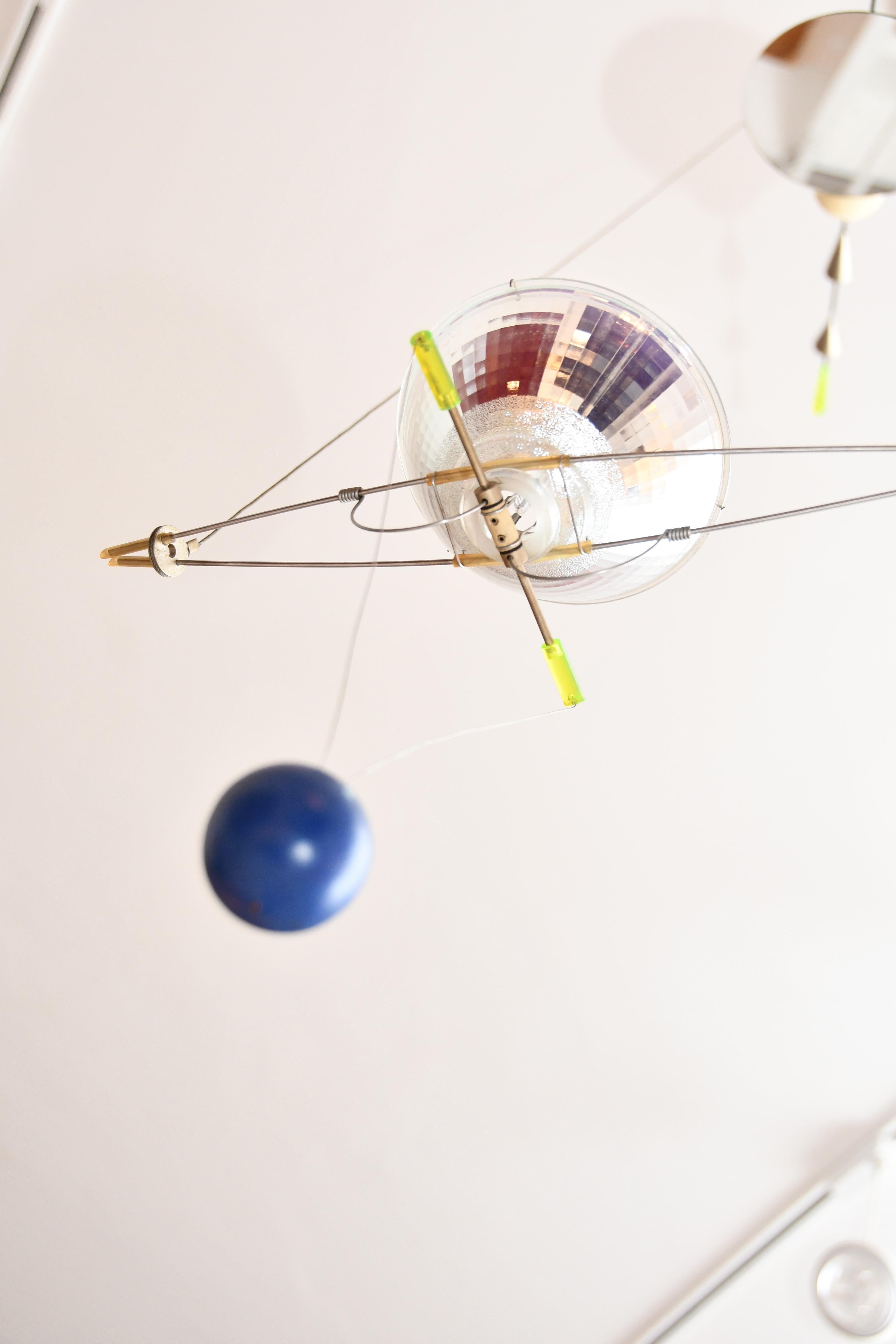 Ingo Maurer - Kinetic light sculpture model 'Ilo Ilu', Germany, 1986 en Bueno estado para la venta en Saint-Ouen, FR