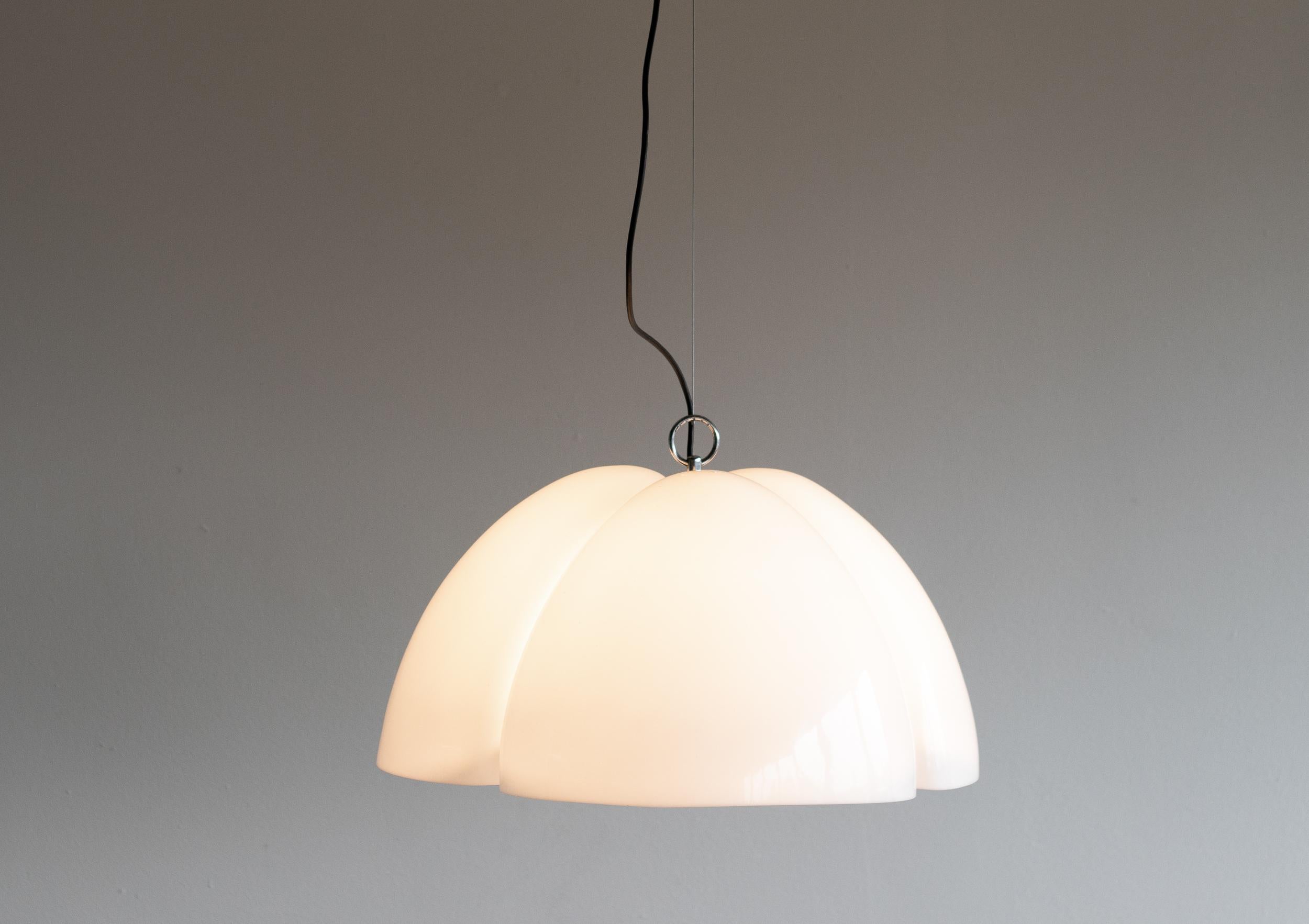Large pendant light Tricena I by Ingo Maurer for Design M 1968, Munich, Germany  
Pleasant light by the German master of light Ingo Maurer. The Tricena I is the large model available from this Tricena series with a diameter of approximately 23“