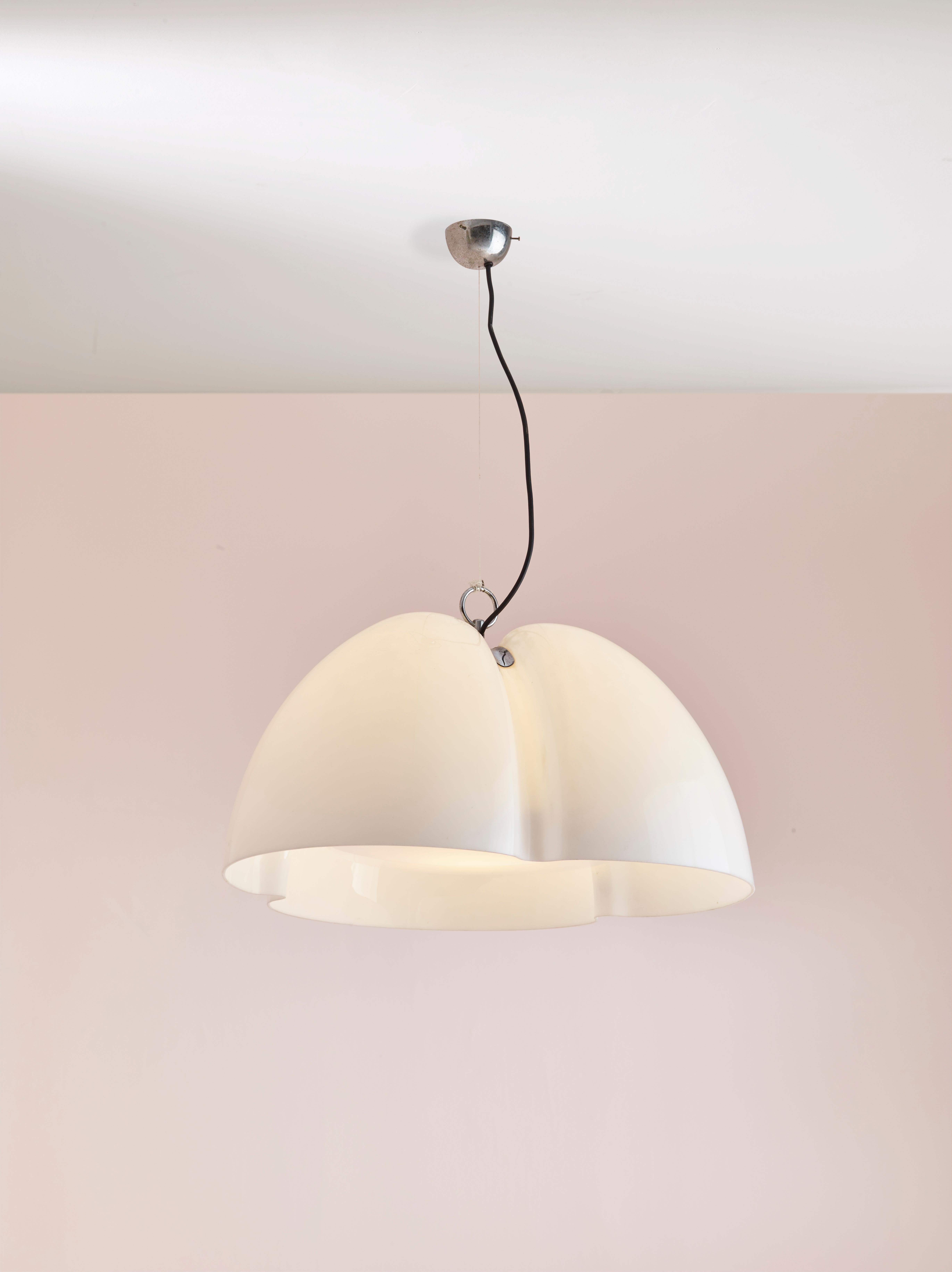 Una lampada a sospensione  Tricena I