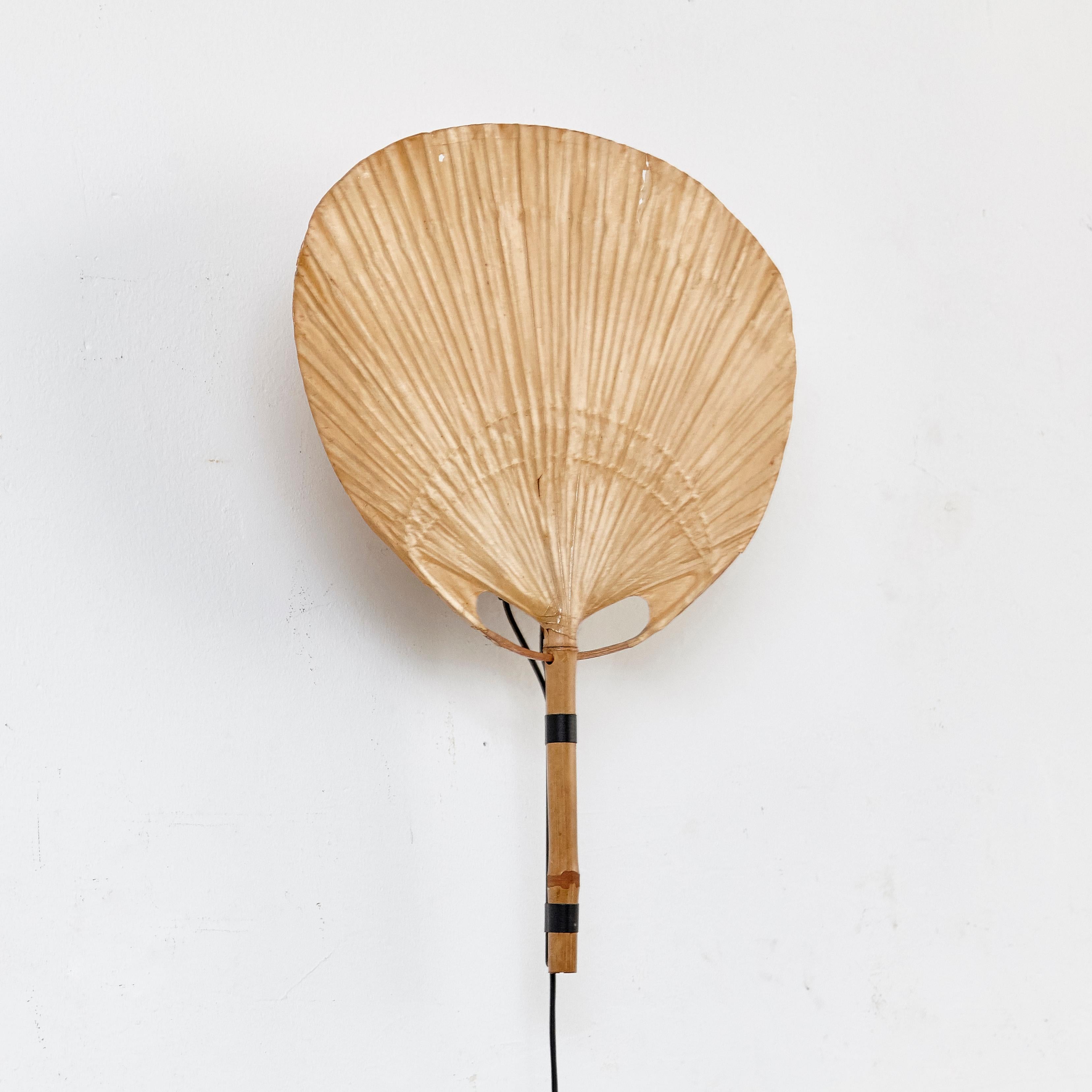 Appliqué 'Uchiwa III' created by Ingo Maurer for Design M.

In original condition, with minor wear consistent with age and use some small scratches as we show on the images, preserving a beautiful patina.

Bamboo, rice paper and black lacquered