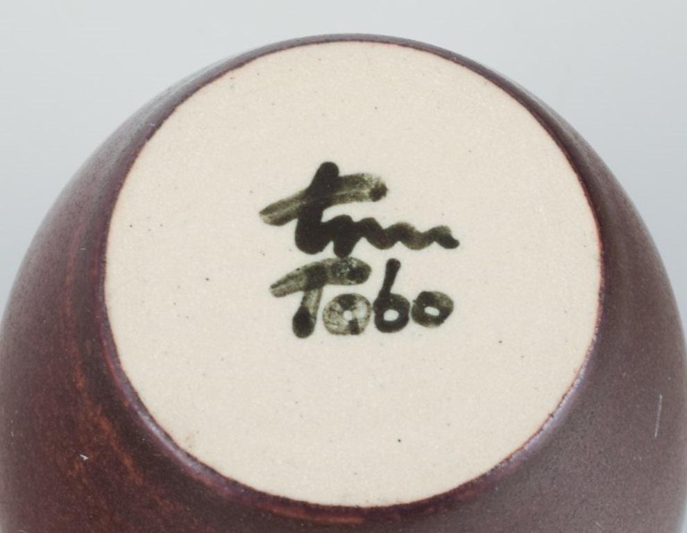 Svedese Erich e Ingrid Triller. Vaso in ceramica con smalto marrone. Tobo, Svezia, anni '70. in vendita