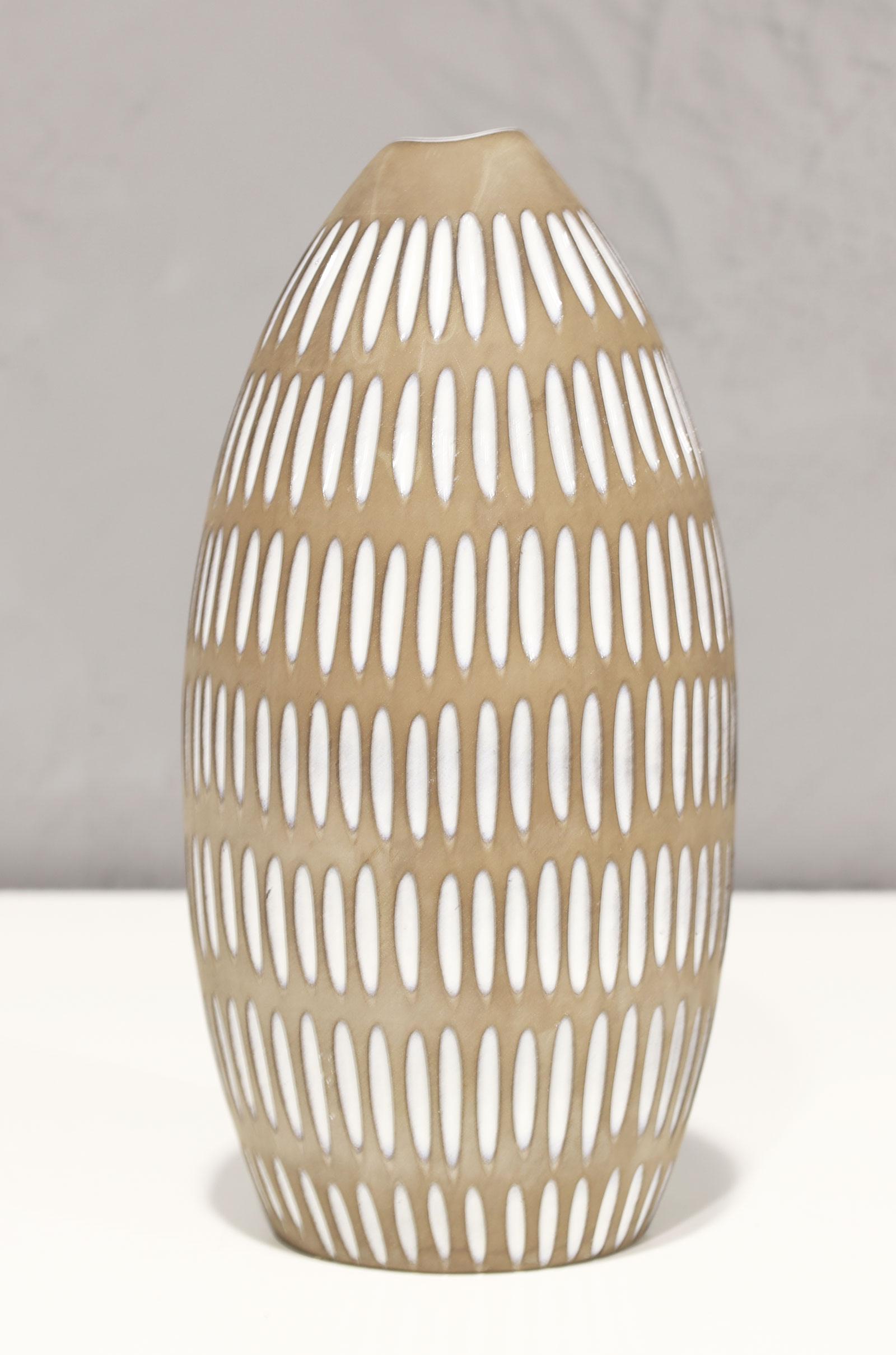 Mid-Century Modern Vase en céramique Ingrid Atterberg Modèle Negro Produit par Upsala Ekeby en Suède en vente