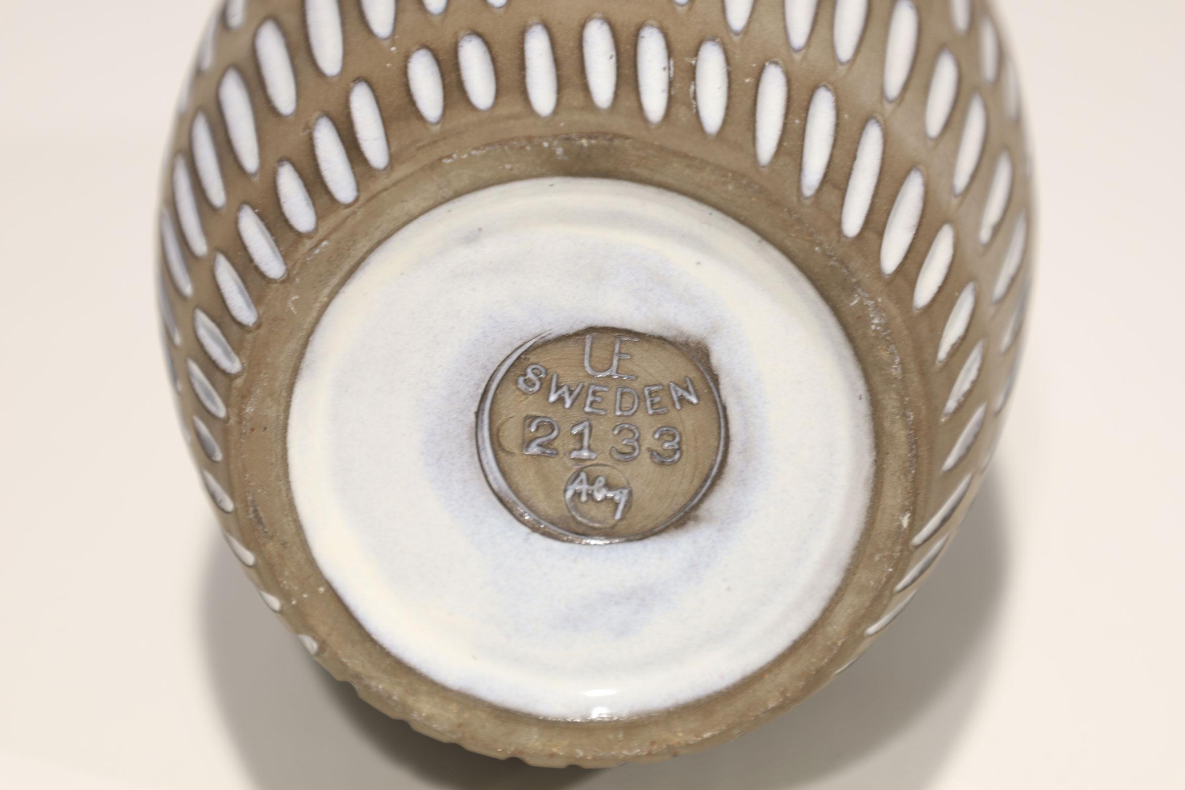 Vase en céramique Ingrid Atterberg Modèle Negro Produit par Upsala Ekeby en Suède Bon état - En vente à Dallas, TX