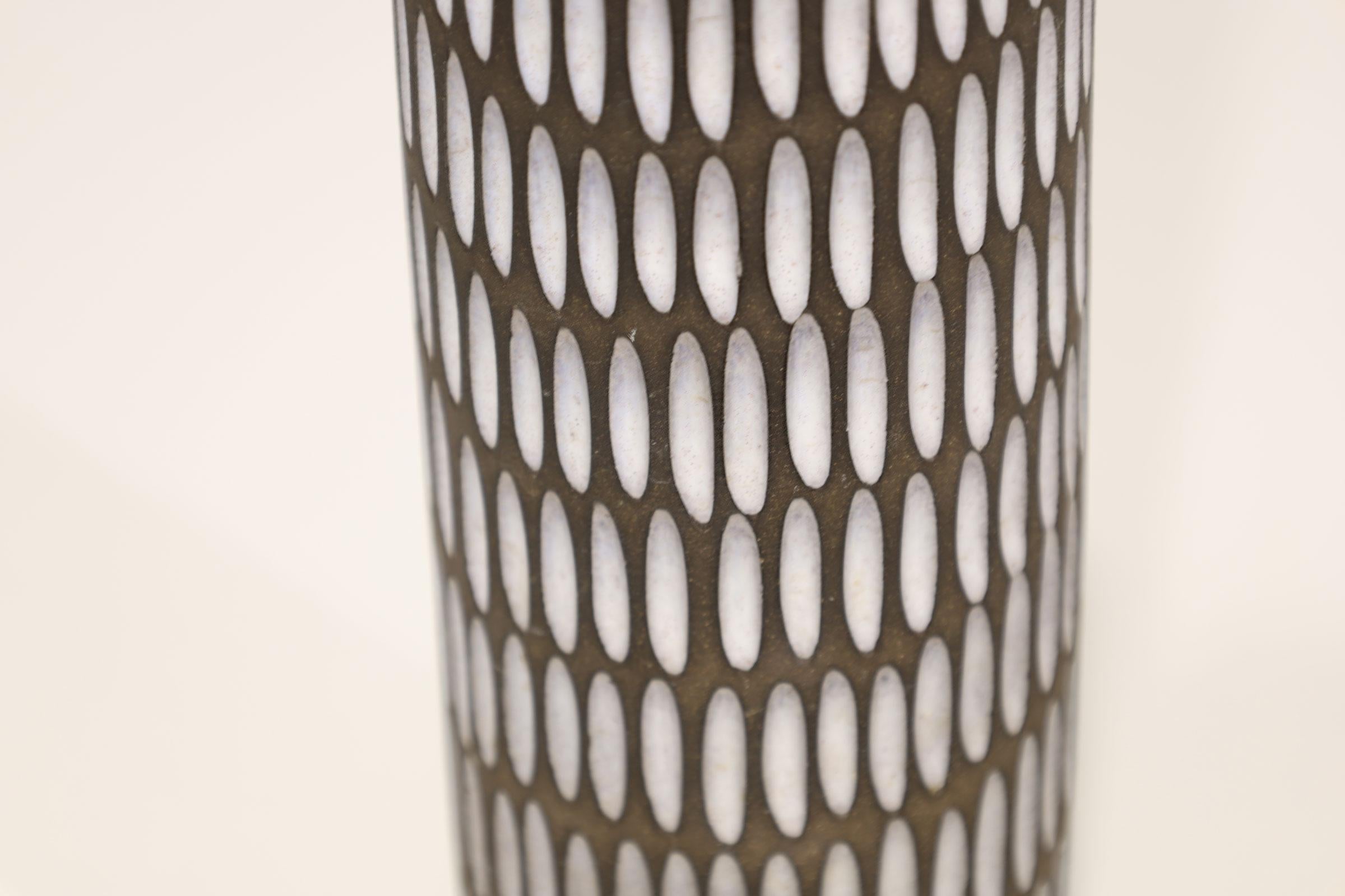 Vase en céramique Ingrid Atterberg Modèle Negro Produit par Upsala Ekeby en Suède Bon état - En vente à Dallas, TX