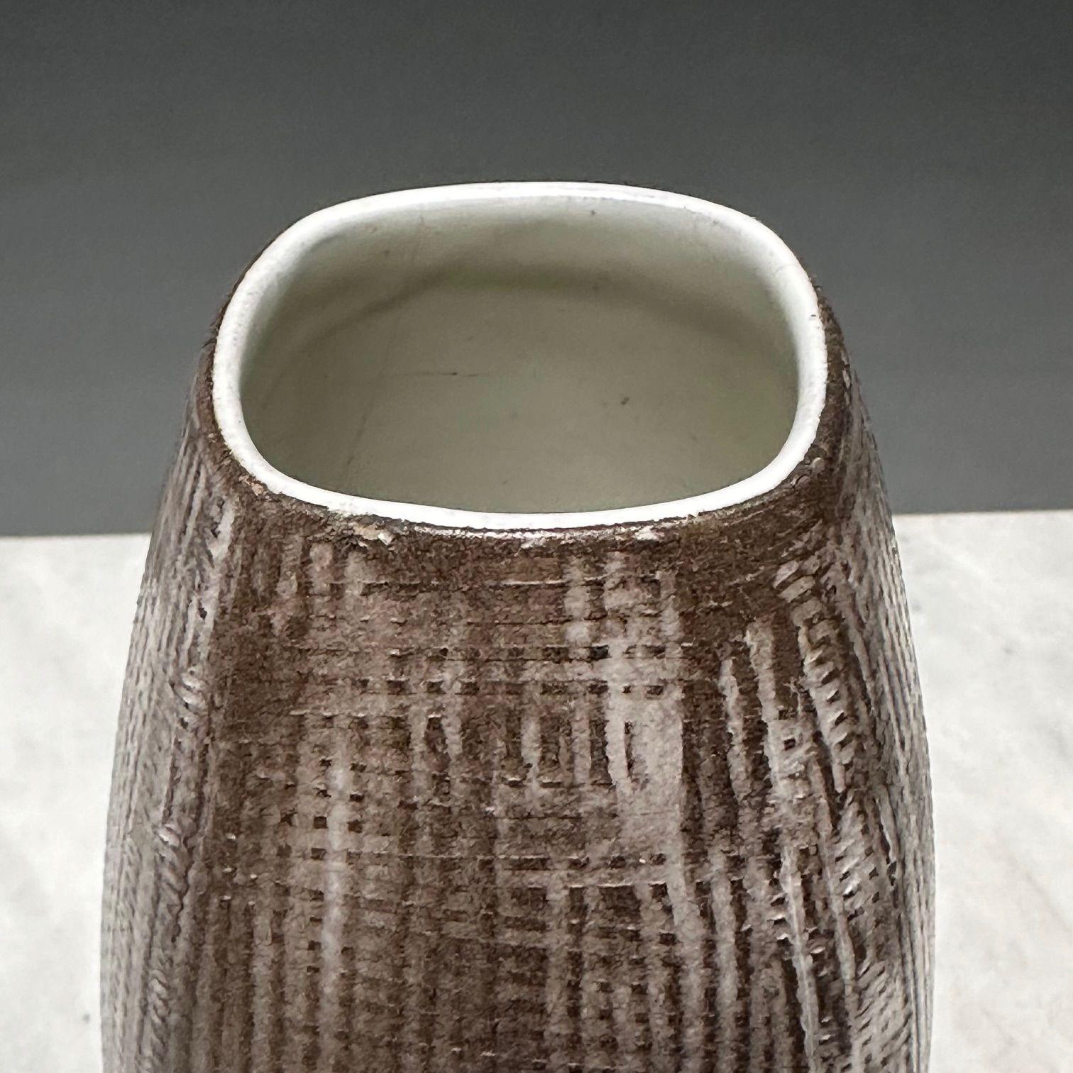 Metà XX secolo Ingrid Atterberg, Ekeby, Vaso svedese di metà secolo, Tan, Gres, anni '60 in vendita
