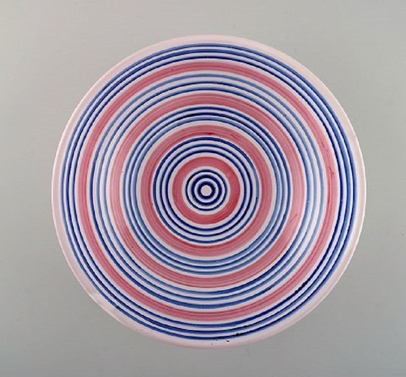 Ingrid Atterberg per Uppsala Ekeby. Grande ciotola in gres smaltato. Design a righe nei toni del blu e del rosa. Datato 1951-1952.
Misure: 24 x 7,5 cm.
Timbrato.
In ottime condizioni.
