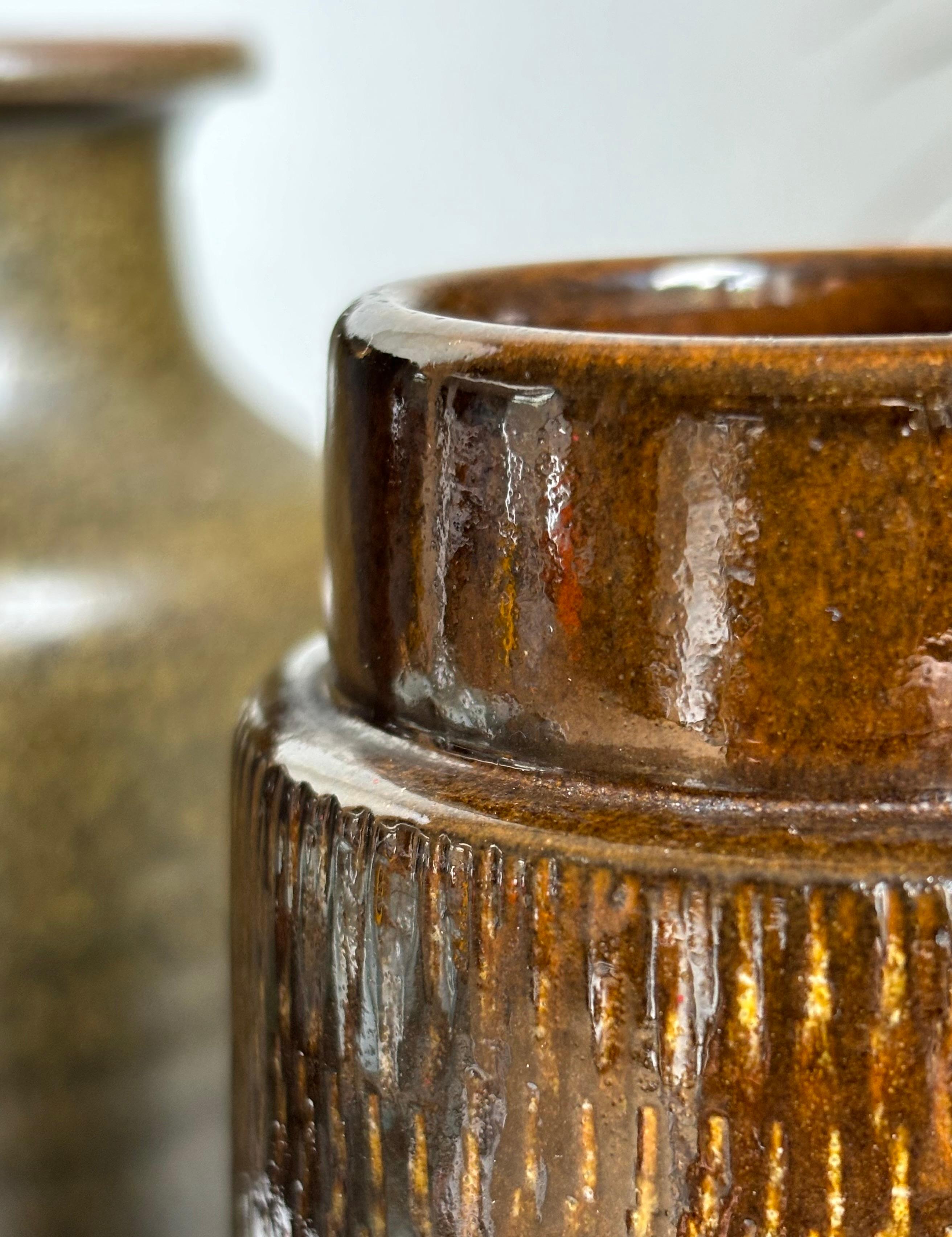 Ceramica Ingrid Atterberg per Upsala Ekeby, Vaso marrone testurizzato, anni '50 in vendita
