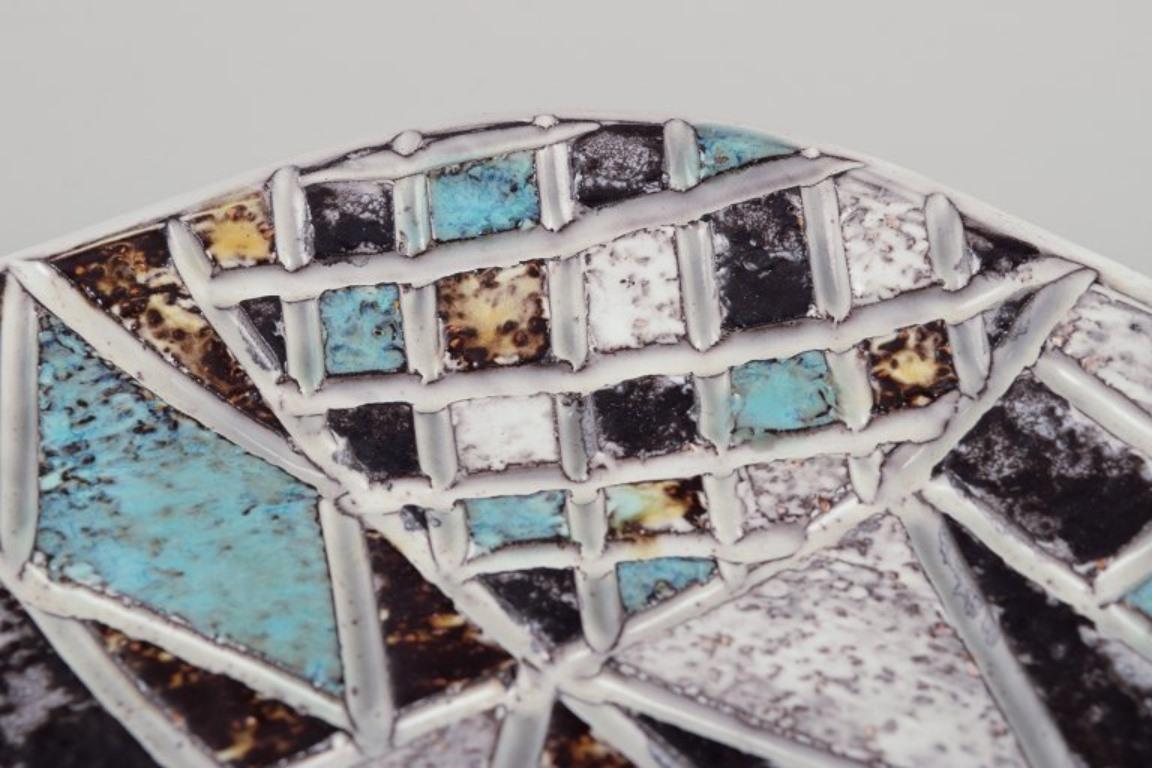 Ingrid Atterberg für Upsala Ekeby. Große Keramikschale, polychrome Glasur. (Schwedisch) im Angebot