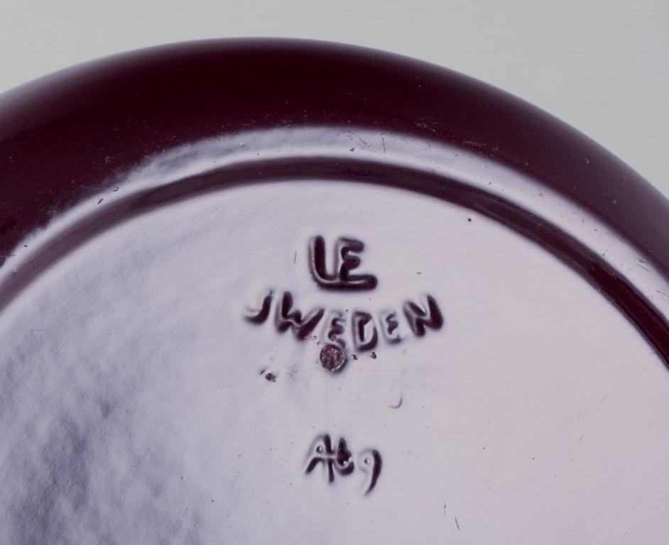 Ingrid Atterberg for Upsala Ekeby. Low ceramic bowl with abstract design. In Excellent Condition For Sale In København, Copenhagen