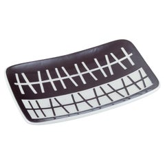 Ingrid Atterberg for Upsala Ekeby. Oblong ceramic dish. Brown and white glaze.