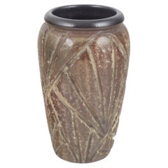 Ingrid Atterberg per Upsala Ekeby. Vaso in gres con decorazioni a rilievo. Anni ’60