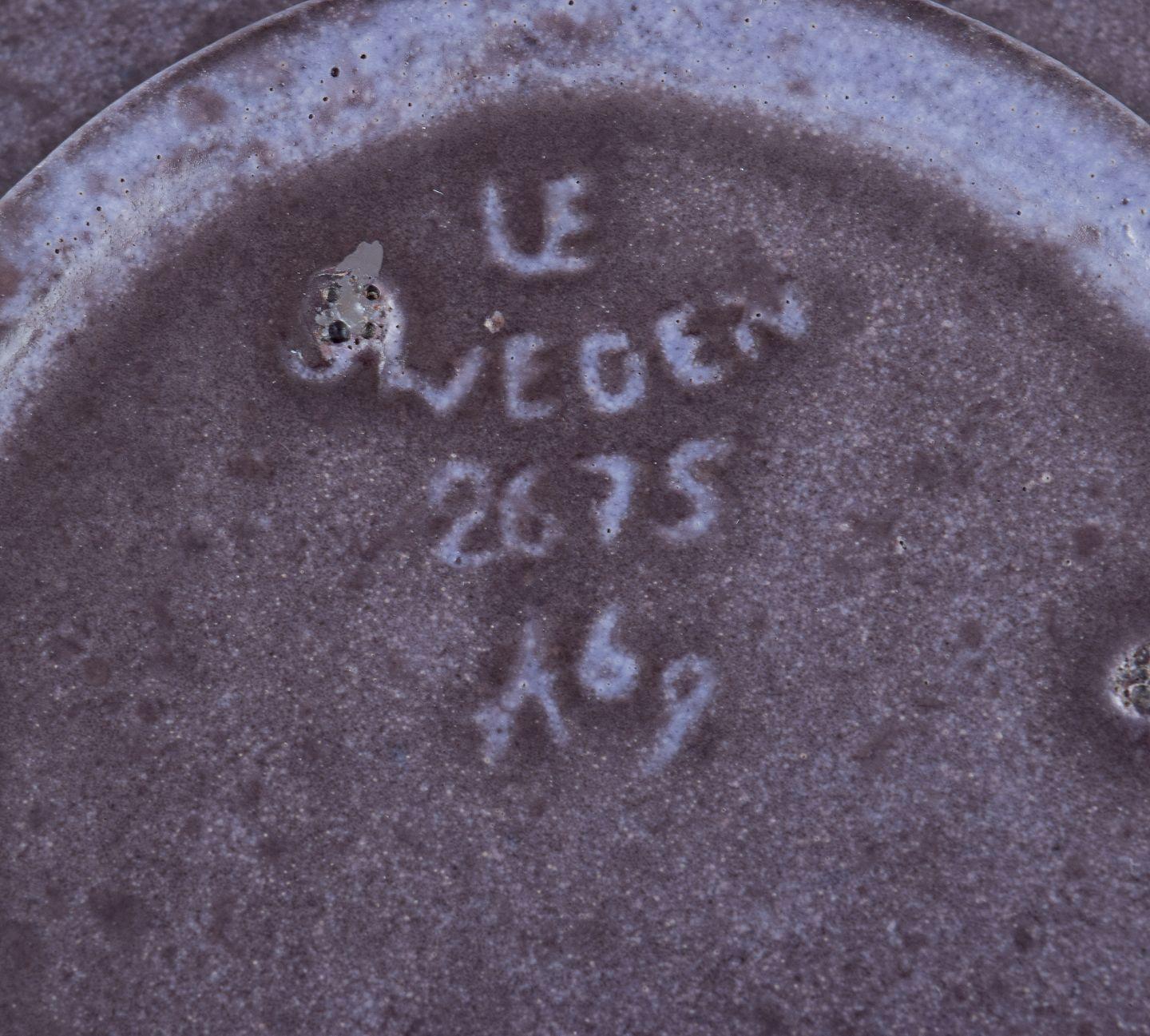Ingrid Atterberg per Upsala Ekeby. Piatto rotondo in gres. Ca. 1960 In condizioni ottime in vendita a København, Copenhagen