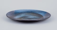 Ingrid Atterberg pour Upsala Ekeby, Suède. Plat en céramique "Colora". Ca 1960
