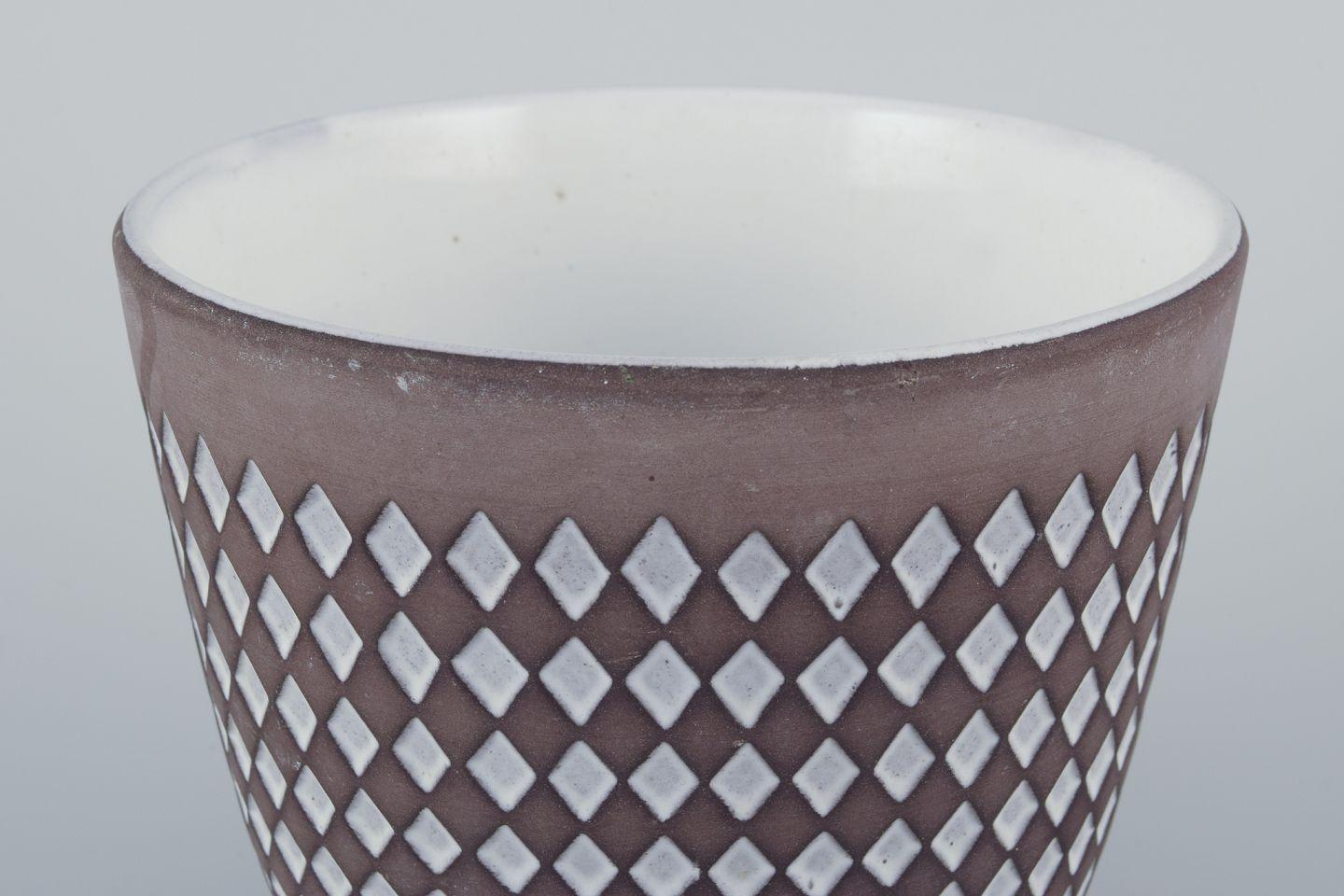 Scandinave moderne Ingrid Atterberg pour Upsala Ekeby, Suède.  Deux pots de fleurs en céramique. en vente