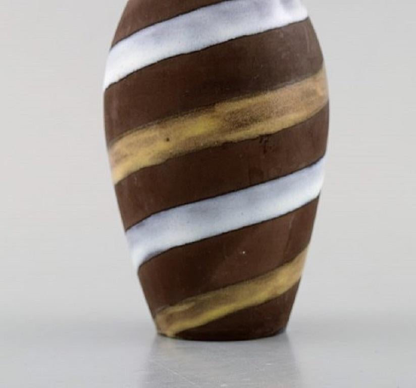 Suédois Vase en céramique émaillée Ingrid Atterberg pour Upsala-Ekeby, motif en spirale en vente