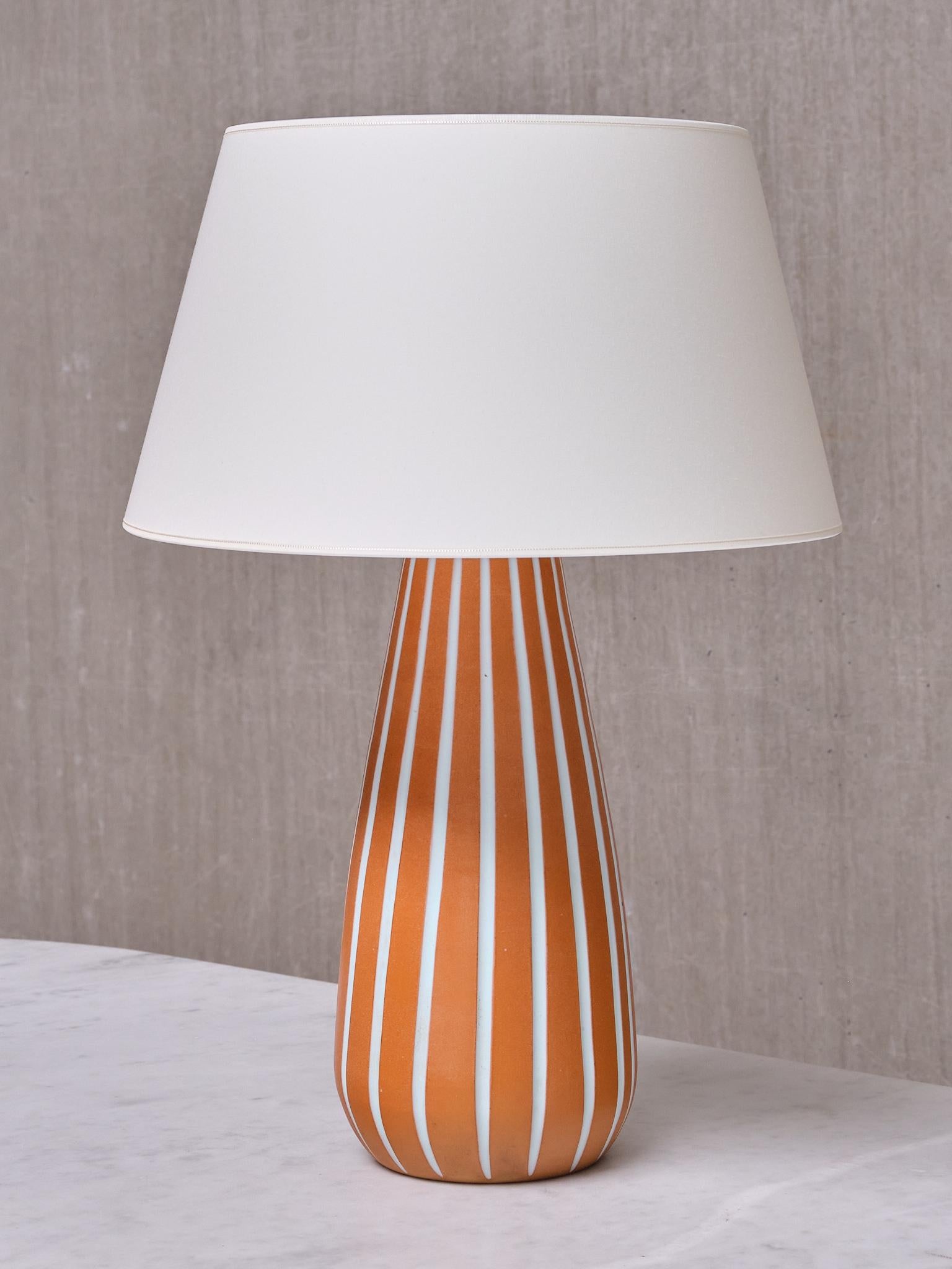 Ingrid Atterberg 'Inca' Keramik-Tischlampe, Upsala Ekeby, 1947 (Mitte des 20. Jahrhunderts) im Angebot