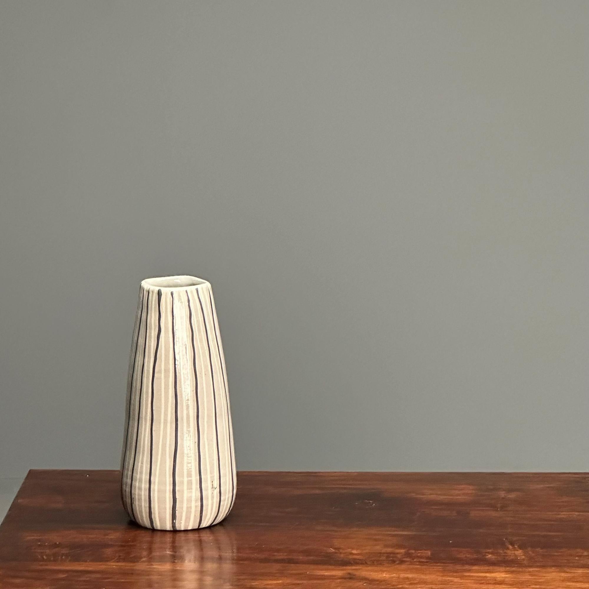Ingrid Atterberg, Swedish Mid-Century Modern, Ceramic Vase, Ekeby, 20th C. In Good Condition For Sale In Stamford, CT