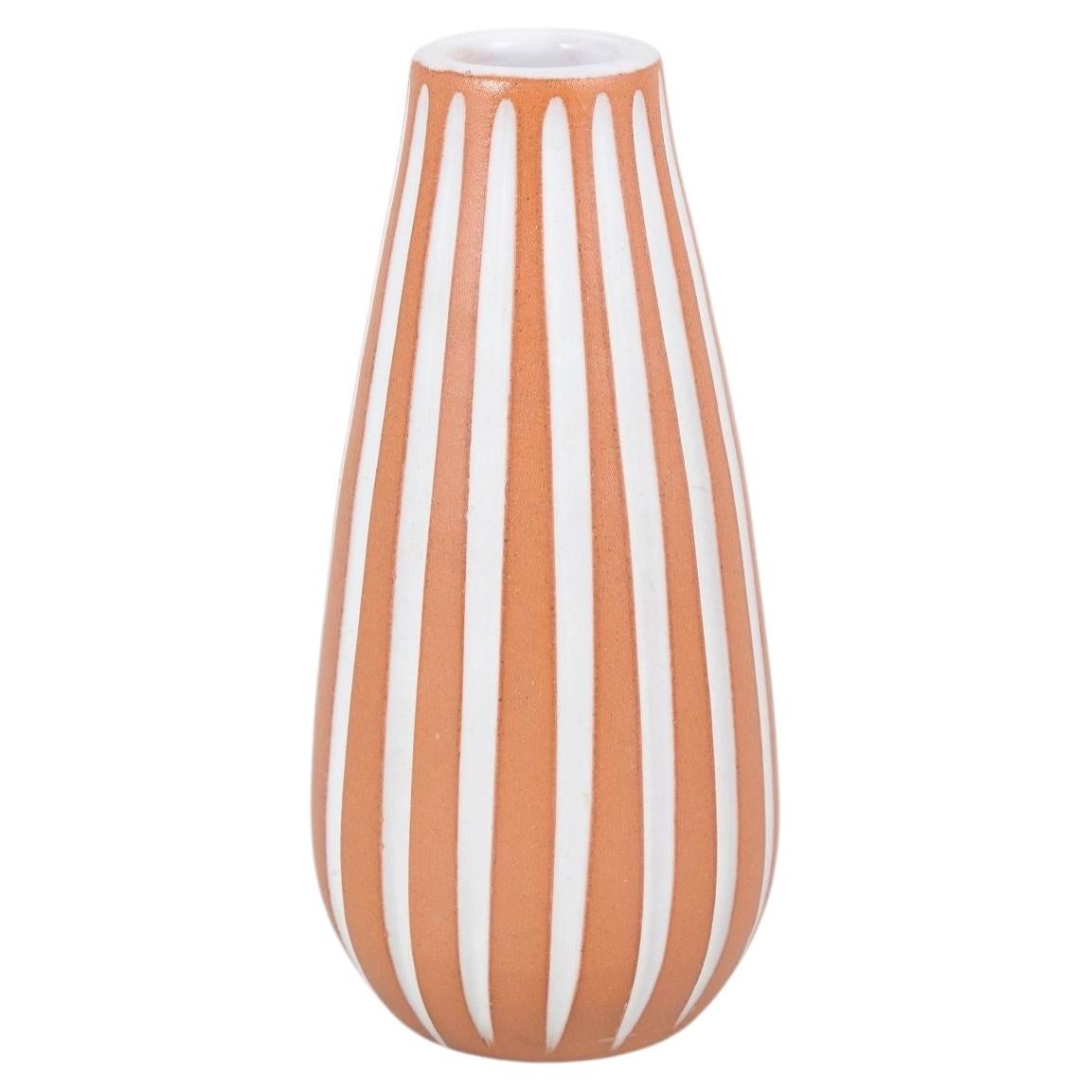 Ingrid Atterberg, Upsala Ekeby. Vaso in terracotta smaltata con strisce verticali