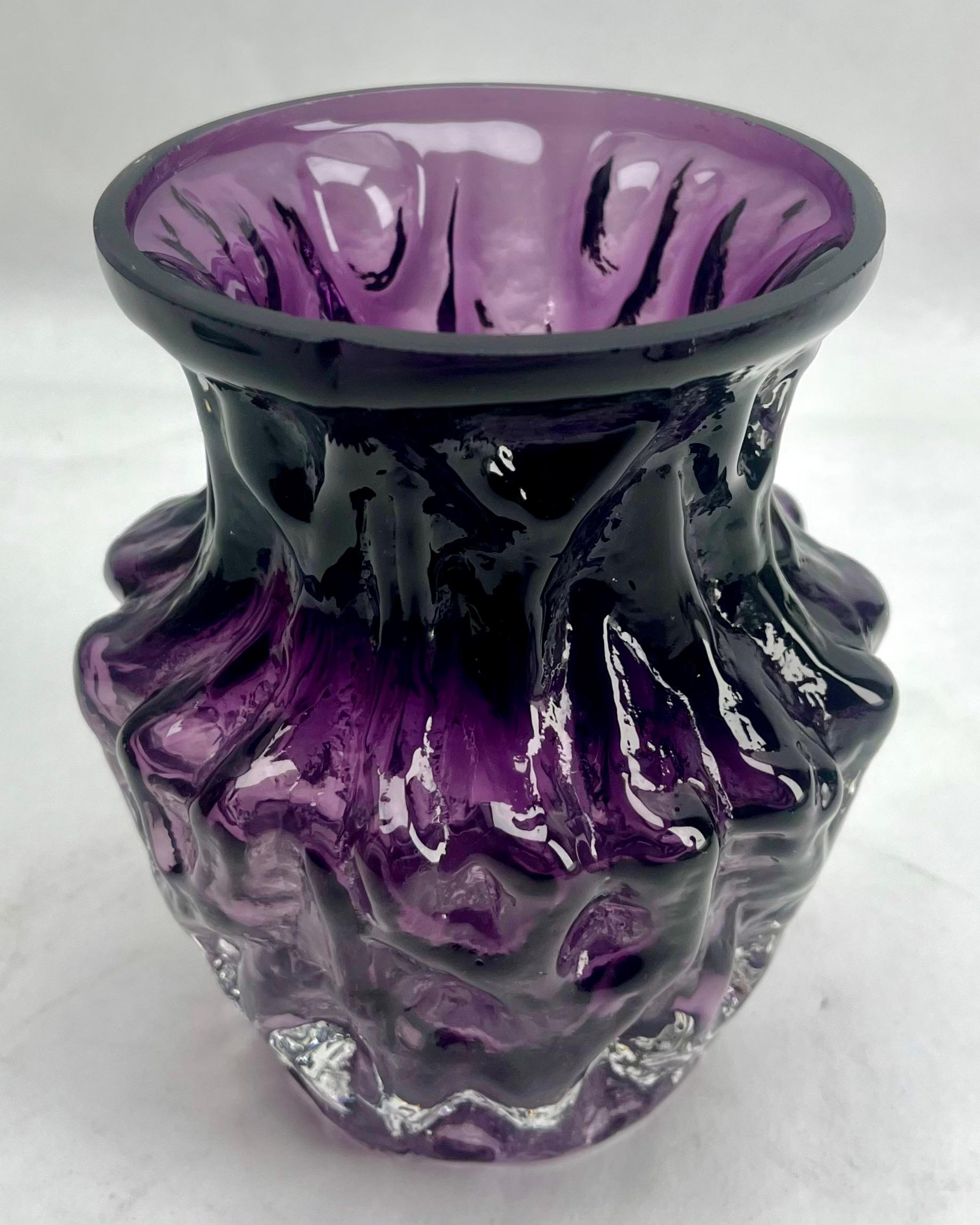 Impressions made from tree bark were first used to make moulds in the early 1970s, as factories investigated new ways to bring surface texture to glass objects. Some models are colored throughout while others have a colored core with a thick