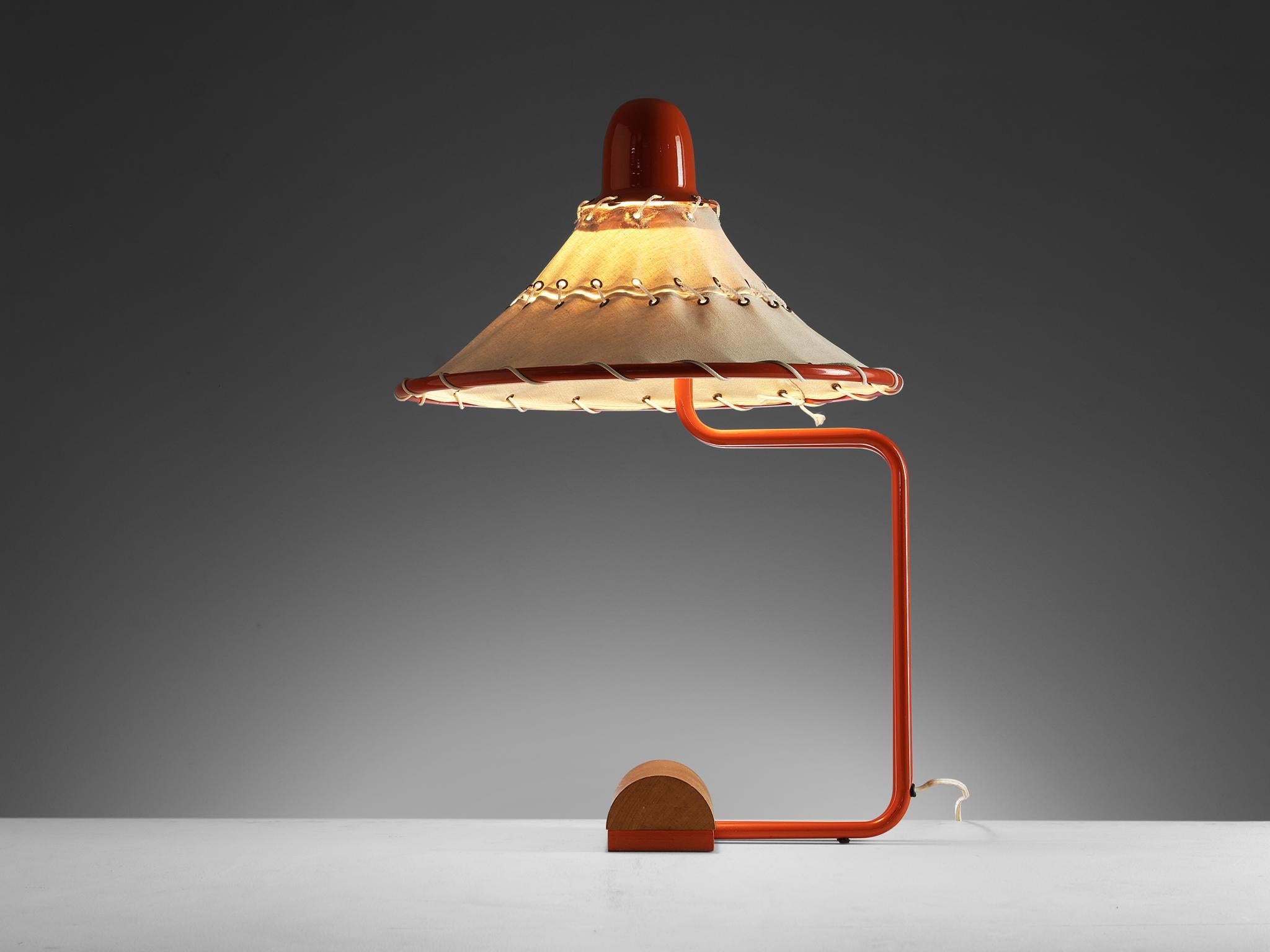 Ingrid of Sweden Table Lamp in Linen and Red Metal In Good Condition For Sale In Waalwijk, NL