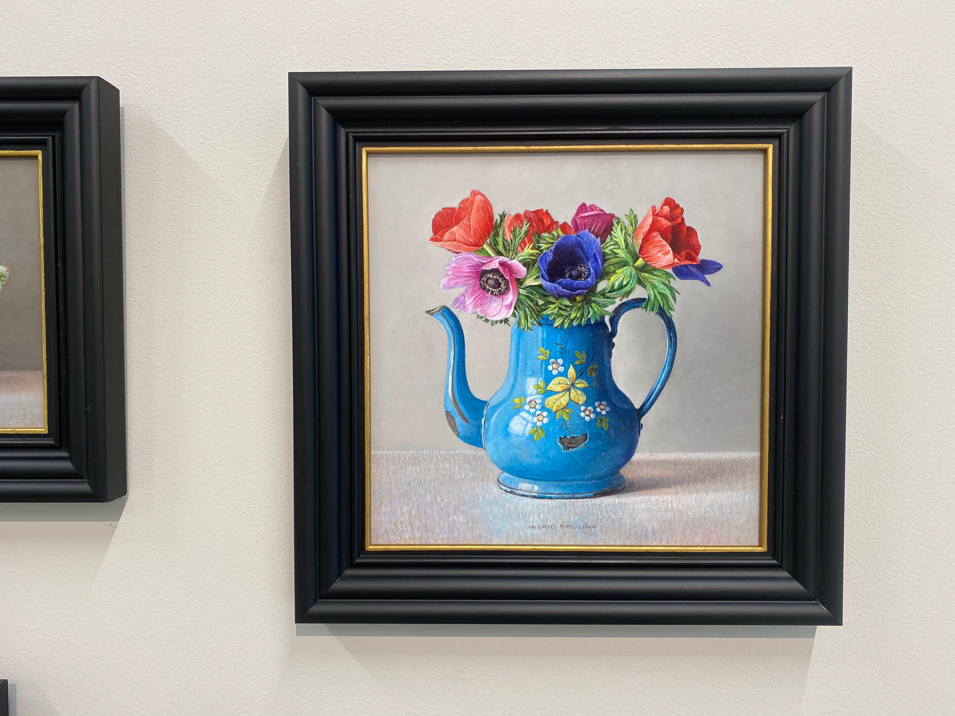 Anémonas en lata de esmalte - Pintura contemporánea de bodegón del siglo XXI - Painting de Ingrid Smuling