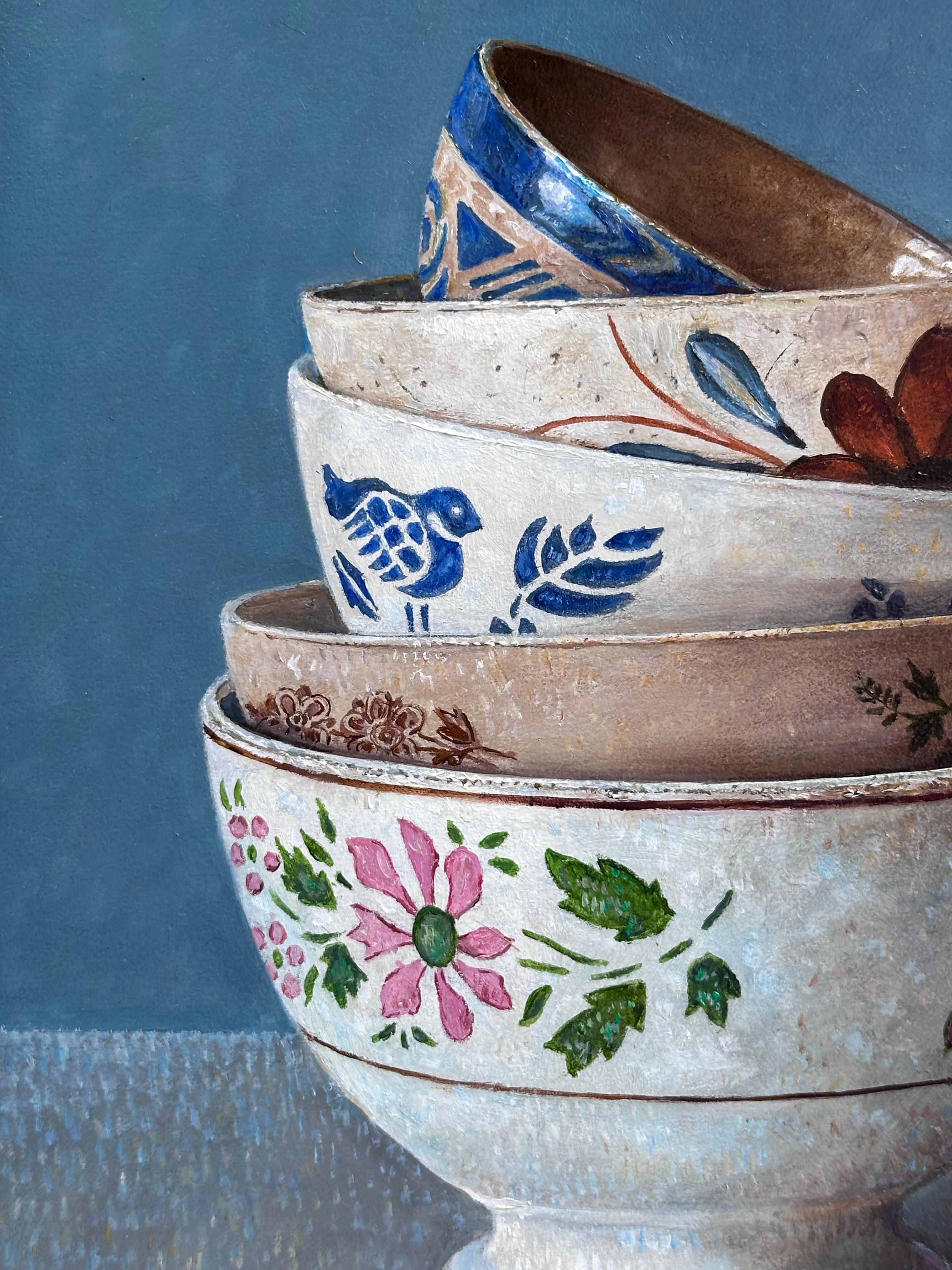 Pila colorata di ciotole francesi - dipinto Still-life olandese del 21° secolo 1