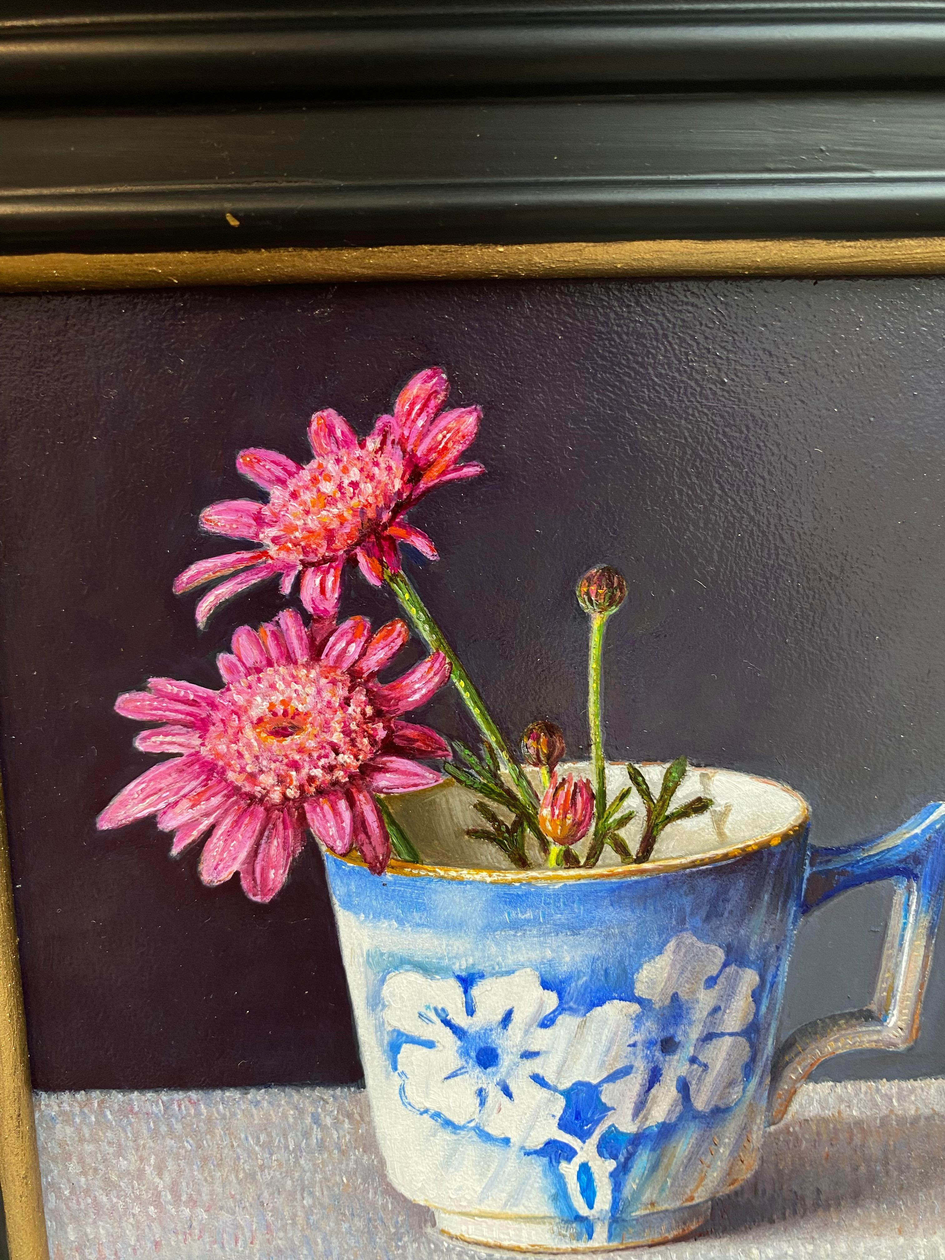 Ingrid Smuling 
Wilde Chrysanthemen
15 x 15 cm olieverf Gerahmte Größe! 25 x 25 cm (Rahmen wird mitgeliefert) 
Öl auf Holzplatte

Ingrid Smuling, die Grande Dame der Stilllebenmalerei, arbeitet auch im Alter von fast 80 Jahren noch jeden Tag. ( Im