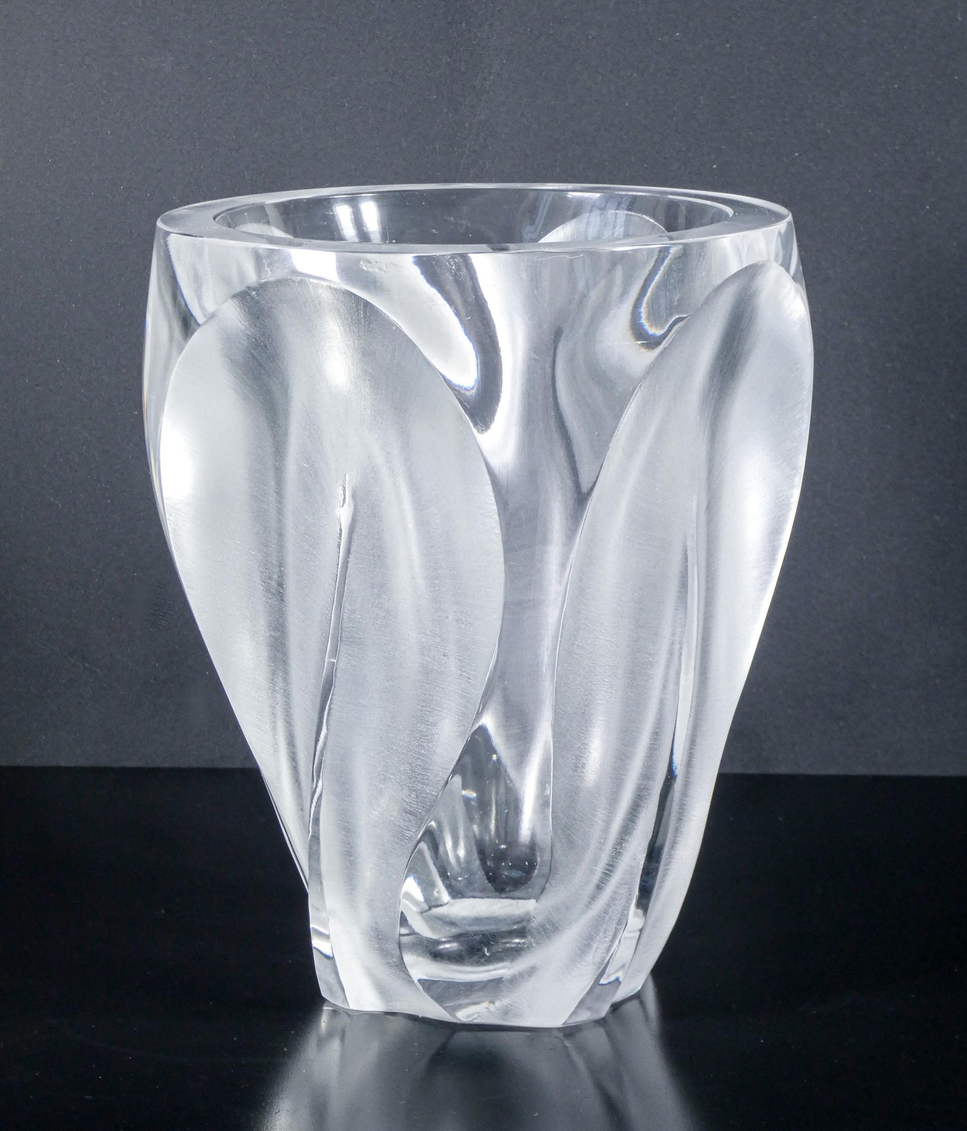Vase Ingrid de Lalique, en cristal brillant et opaque, France, années 1950 / 1960 Bon état - En vente à Torino, IT