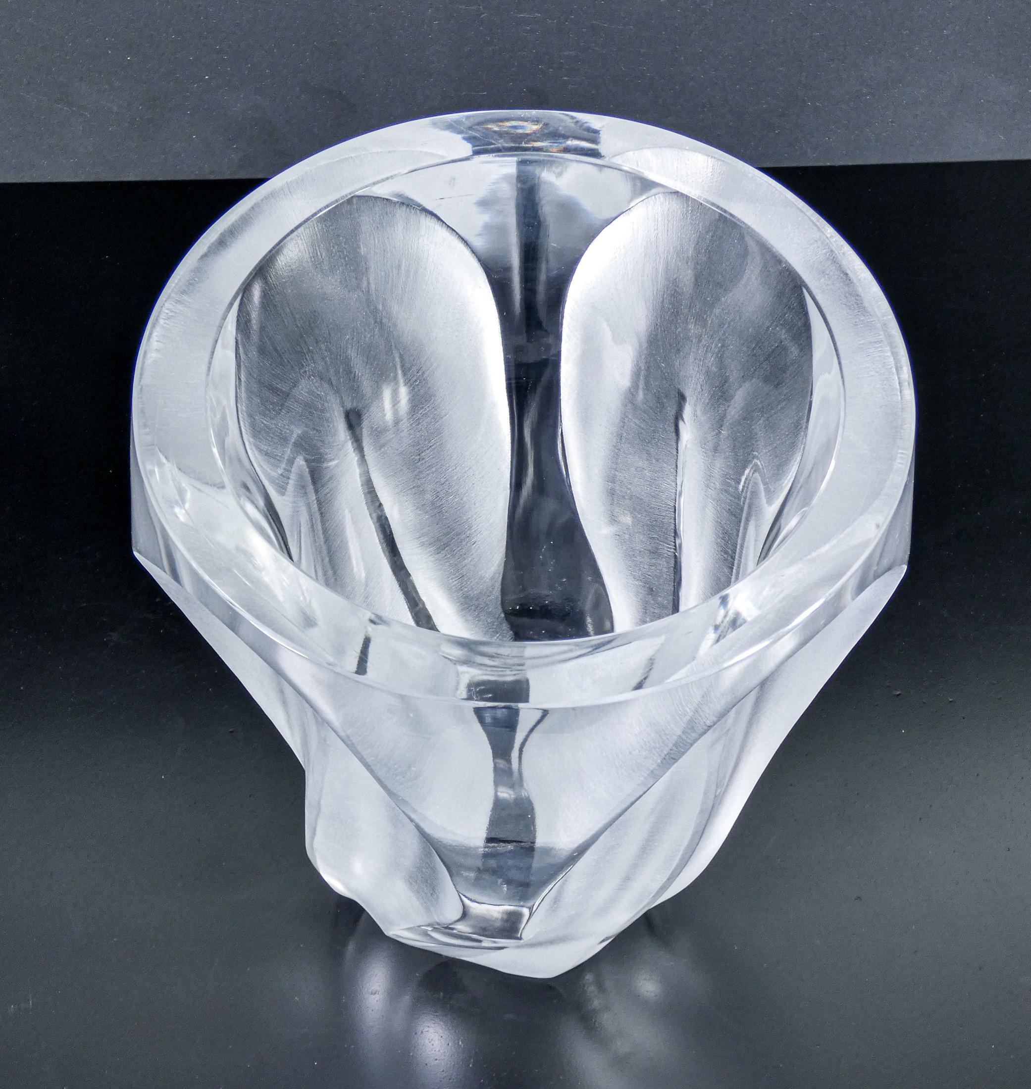 French Ingrid Vase by Lalique, in Glossy and Opaque Crystal, France, 1950s / 60s For Sale