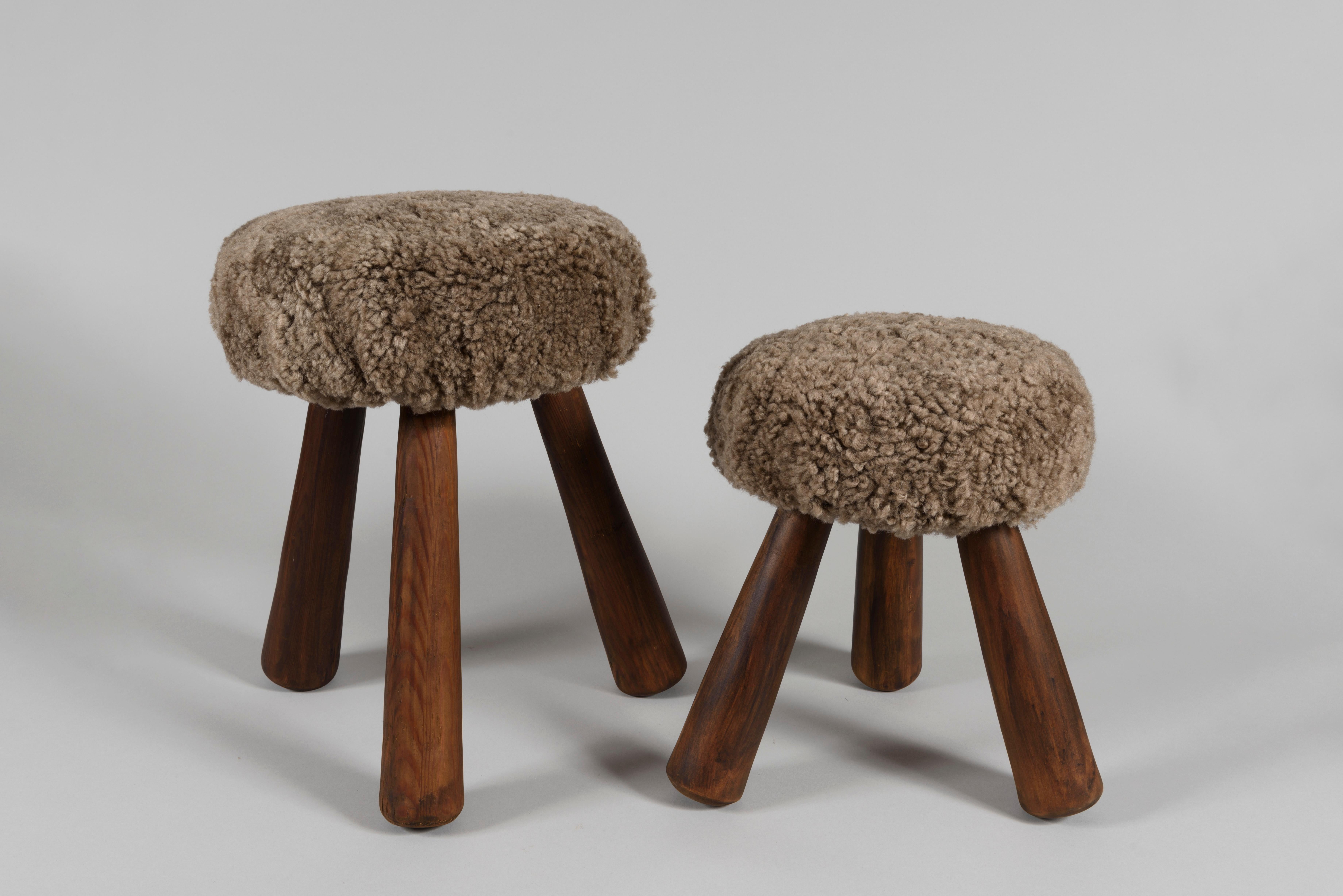 Simple Brutalist pine wood stool by Ingvar Hildingsson. This stool is also called Milking Stool as Hildingsson sought inspiration in traditional rural Nordic culture for his iconic design. With its simple round seat and three 